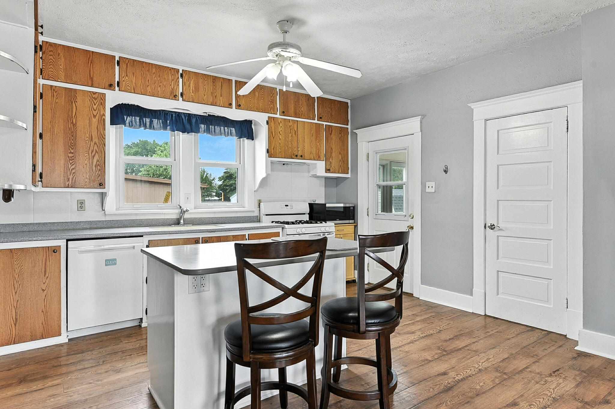 Council Bluffs, Iowa 51501, United States, 3 Bedrooms Bedrooms, ,3 BathroomsBathrooms,Residential,Contingent,160087