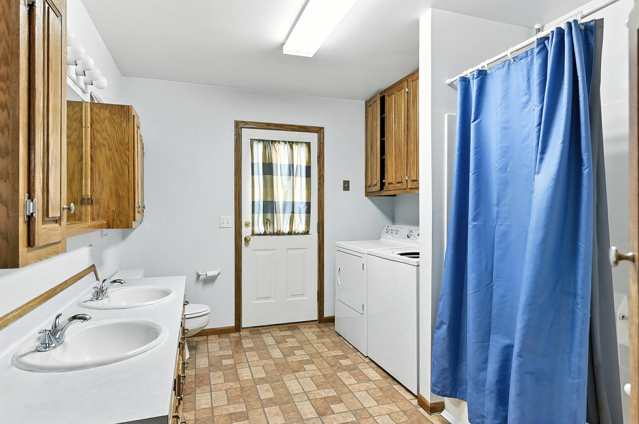 Council Bluffs, Iowa 51501, United States, 3 Bedrooms Bedrooms, ,3 BathroomsBathrooms,Residential,Contingent,160087