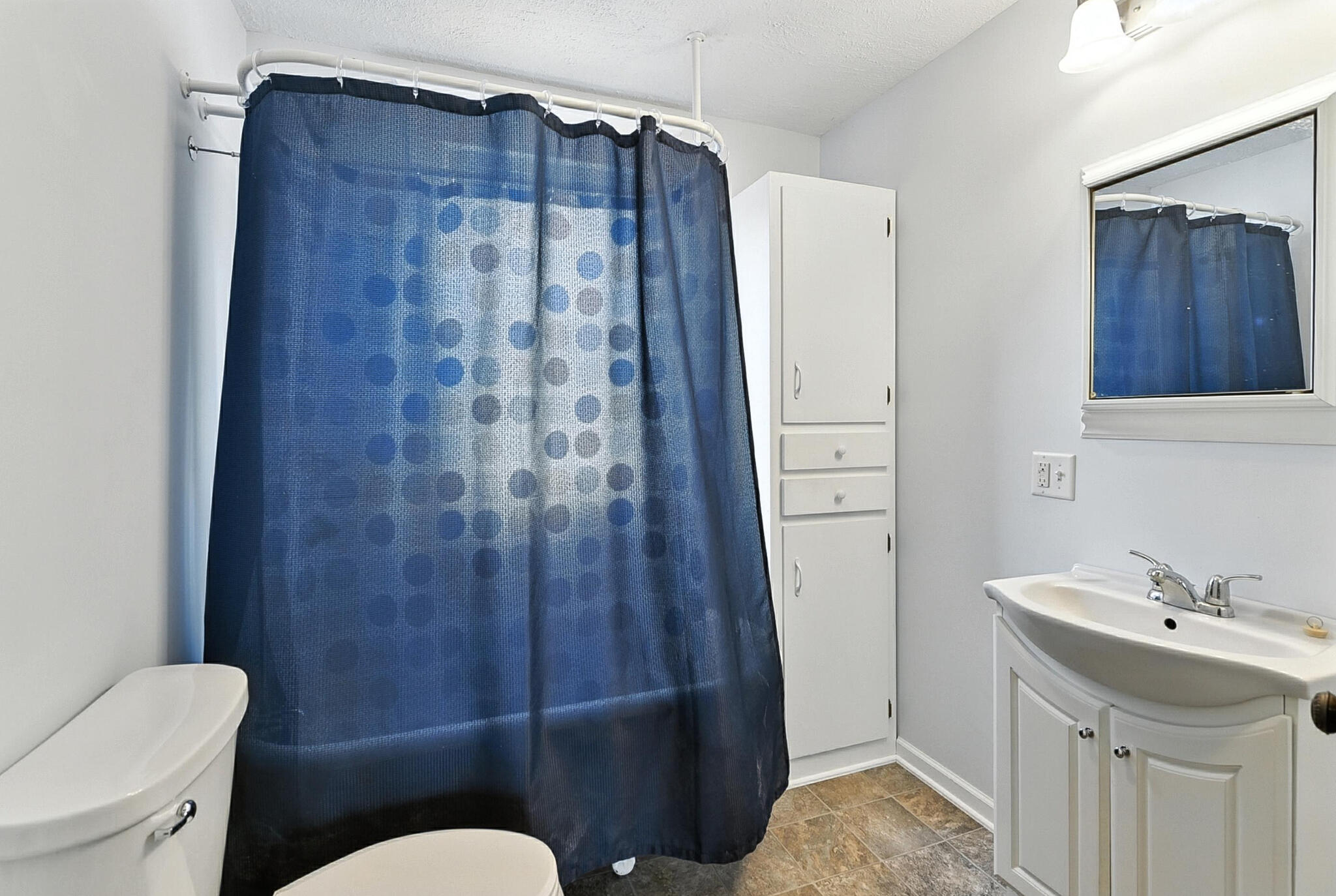 Council Bluffs, Iowa 51501, United States, 3 Bedrooms Bedrooms, ,3 BathroomsBathrooms,Residential,Contingent,160087