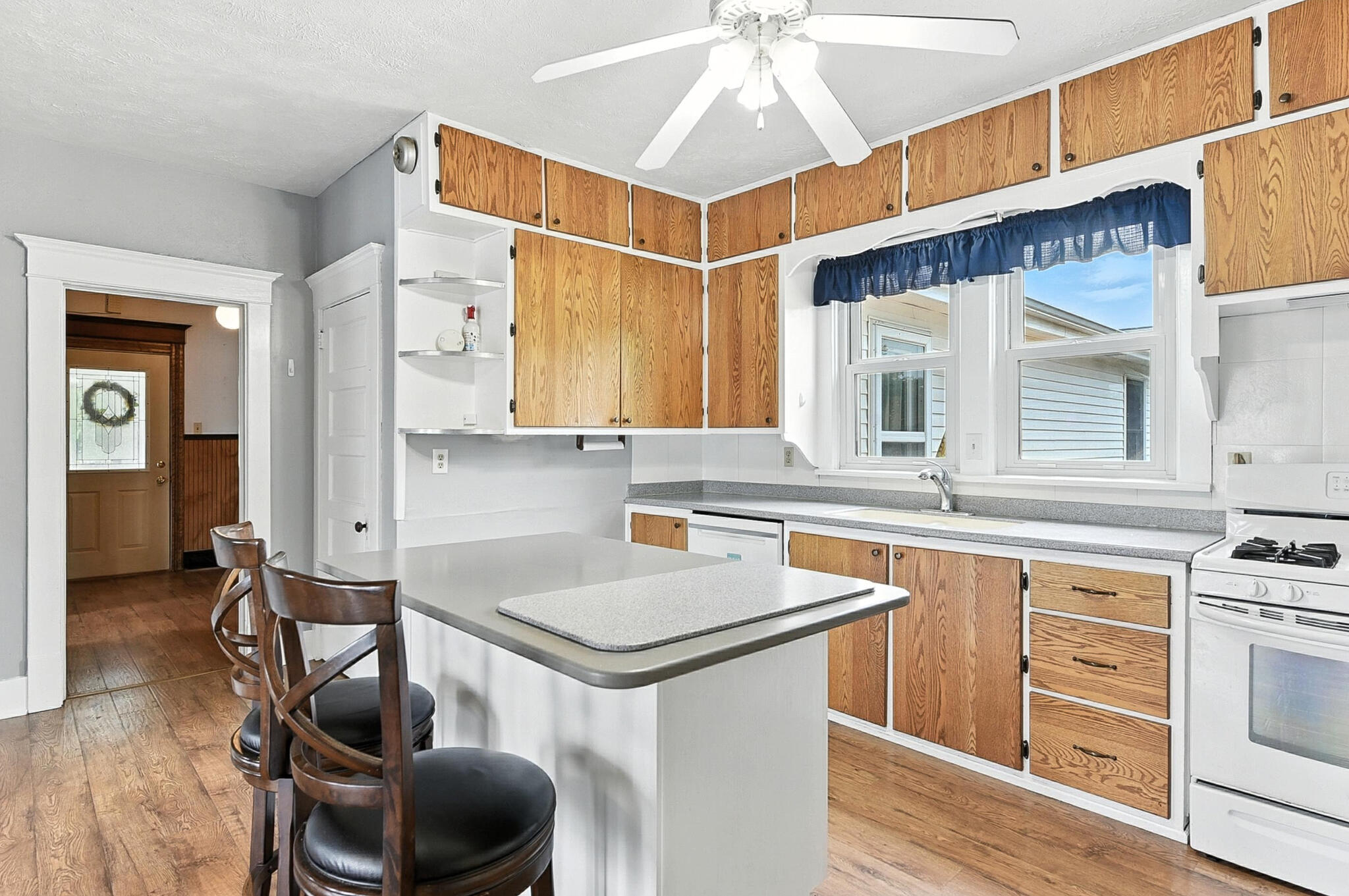 Council Bluffs, Iowa 51501, United States, 3 Bedrooms Bedrooms, ,3 BathroomsBathrooms,Residential,Contingent,160087