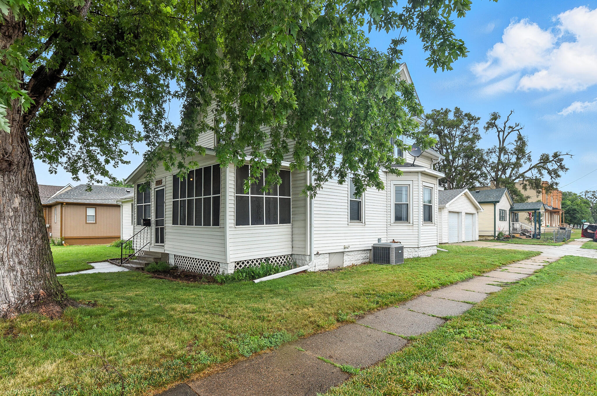 Council Bluffs, Iowa 51501, United States, 3 Bedrooms Bedrooms, ,3 BathroomsBathrooms,Residential,Contingent,160087