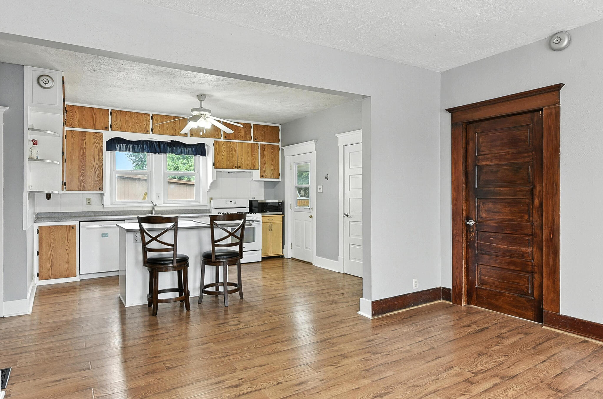 Council Bluffs, Iowa 51501, United States, 3 Bedrooms Bedrooms, ,3 BathroomsBathrooms,Residential,Contingent,160087