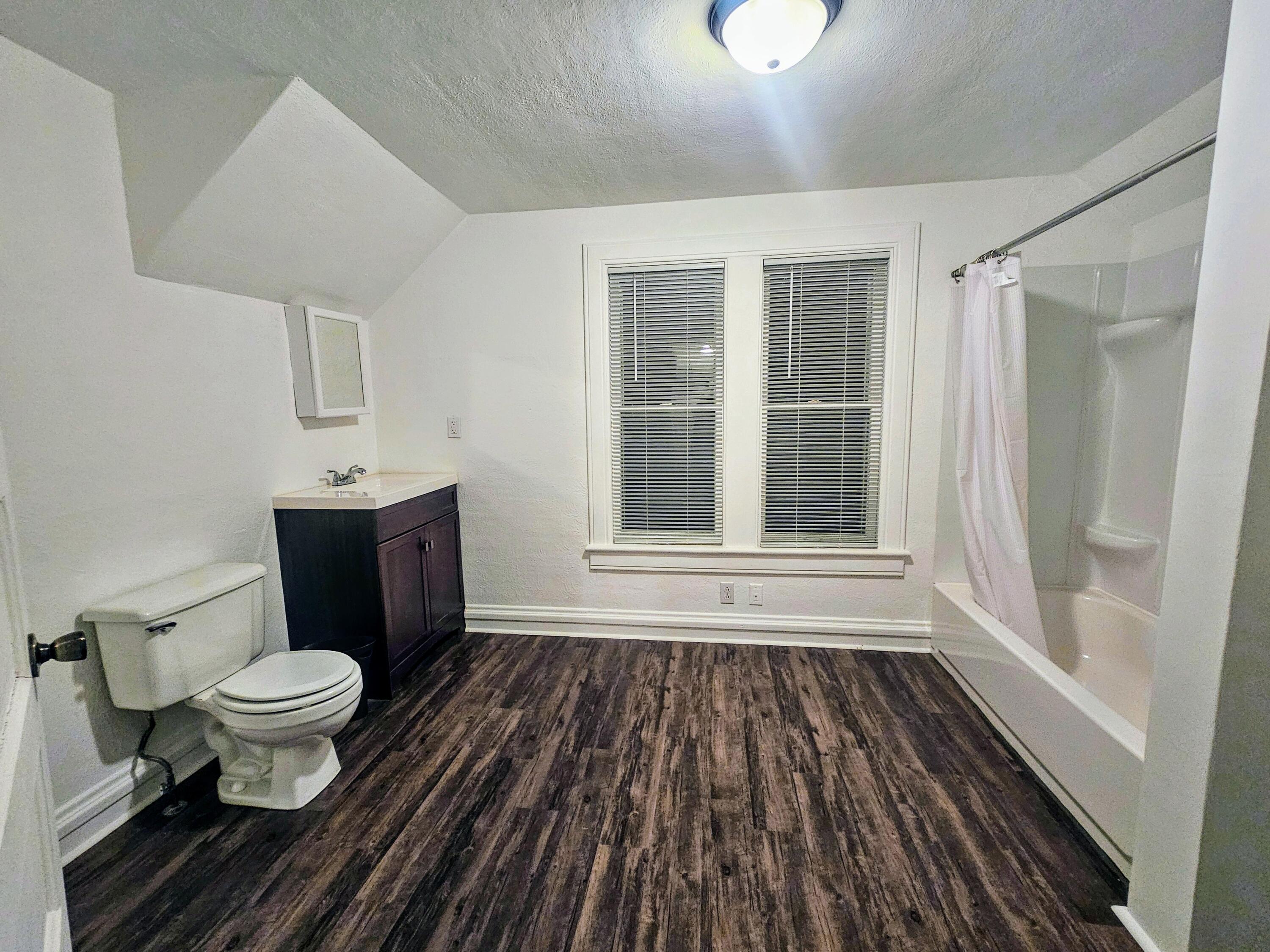 Oakland, Iowa 51560, United States, 3 Bedrooms Bedrooms, ,2 BathroomsBathrooms,Residential,Active,40166