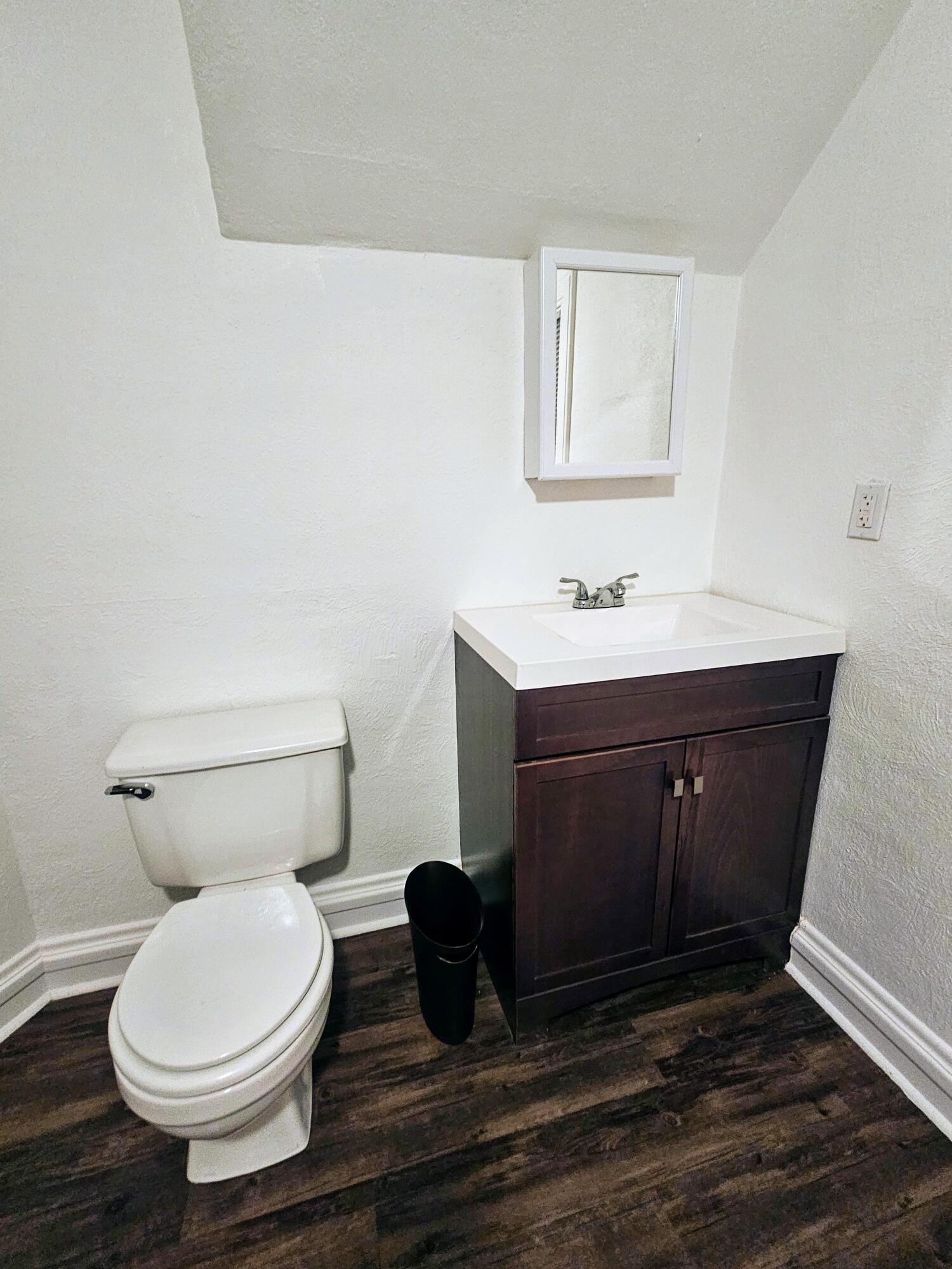 Oakland, Iowa 51560, United States, 3 Bedrooms Bedrooms, ,2 BathroomsBathrooms,Residential,Active,40166