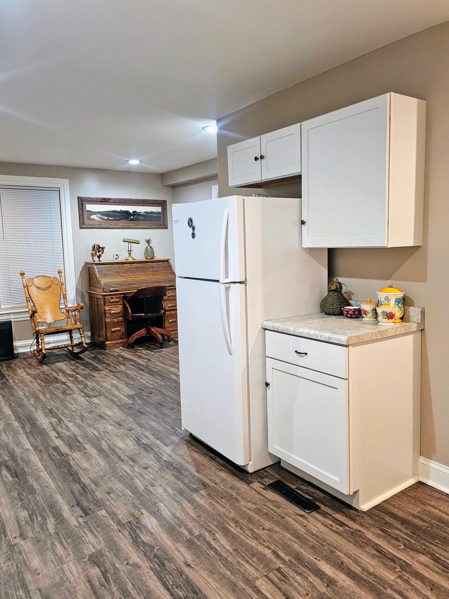 Oakland, Iowa 51560, United States, 3 Bedrooms Bedrooms, ,2 BathroomsBathrooms,Residential,Active,40166