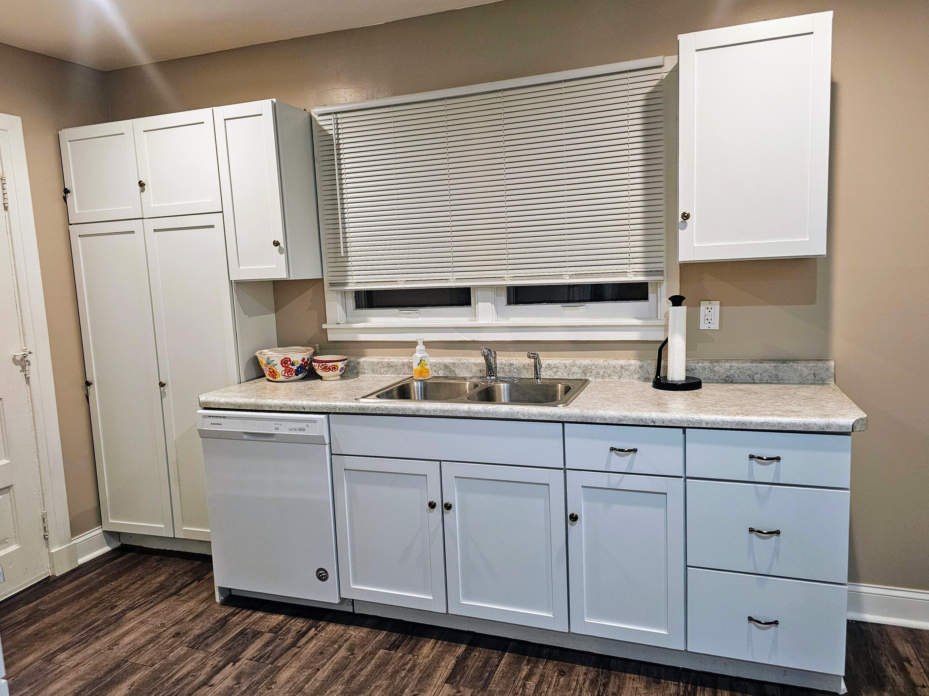 Oakland, Iowa 51560, United States, 3 Bedrooms Bedrooms, ,2 BathroomsBathrooms,Residential,Active,40166