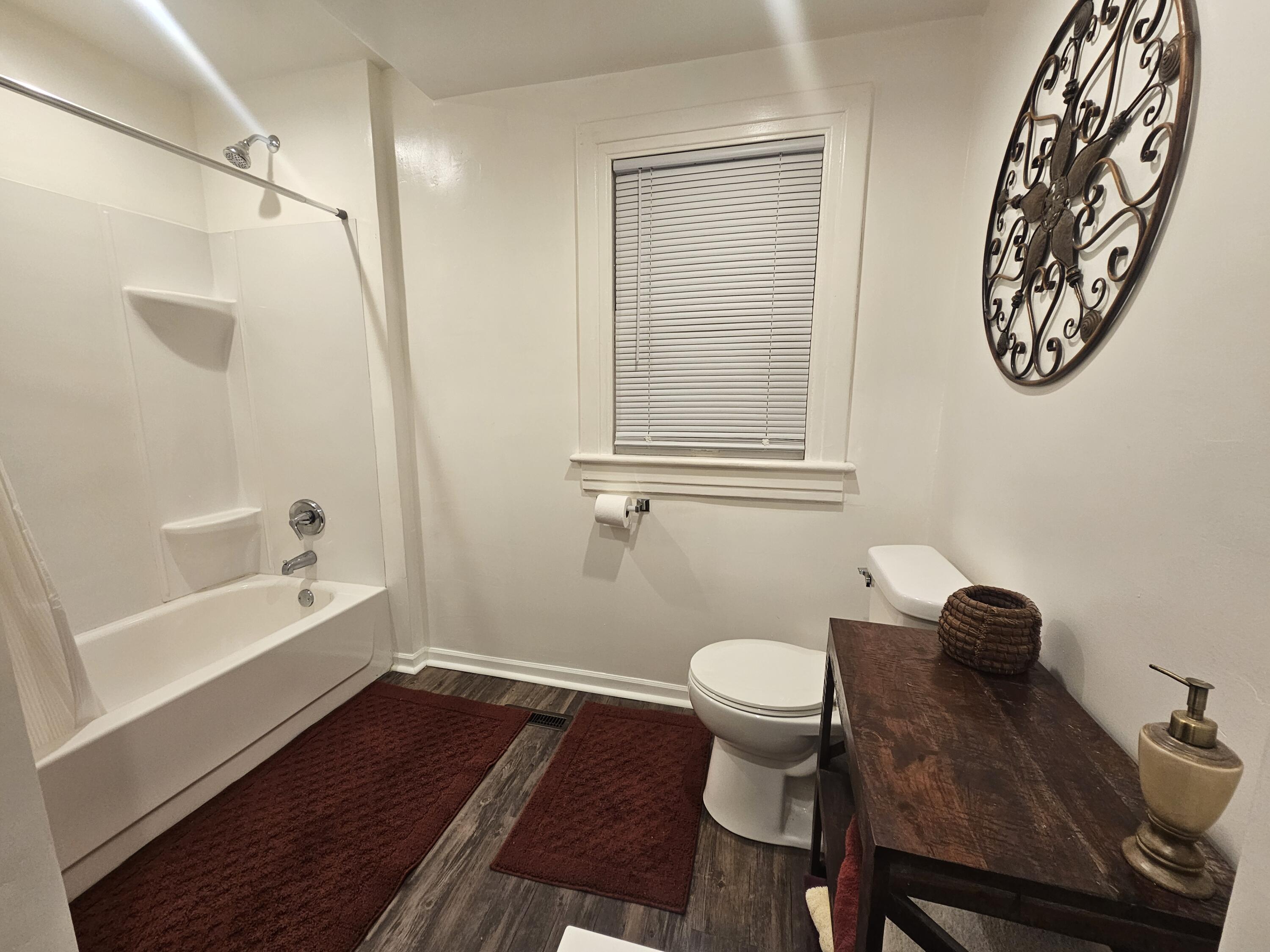 Oakland, Iowa 51560, United States, 3 Bedrooms Bedrooms, ,2 BathroomsBathrooms,Residential,Active,40166