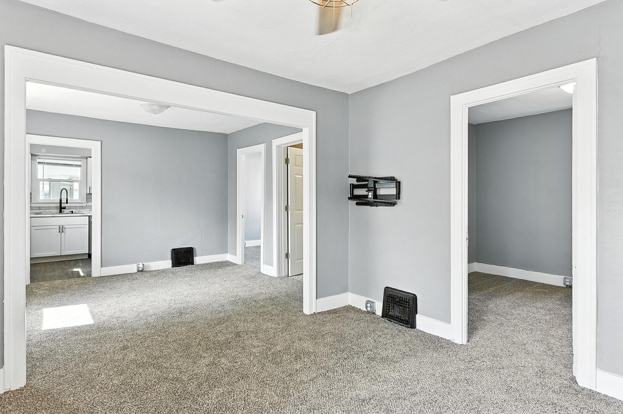 Council Bluffs, Iowa 51501, United States, 2 Bedrooms Bedrooms, ,1 BathroomBathrooms,Residential,Active,207664