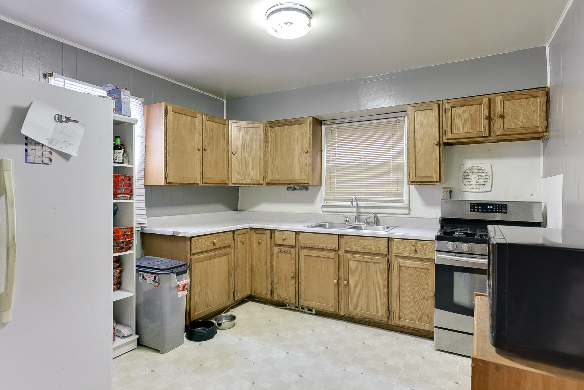 Council Bluffs, Iowa 51501, United States, 2 Bedrooms Bedrooms, ,1 BathroomBathrooms,Residential,Pending,90678