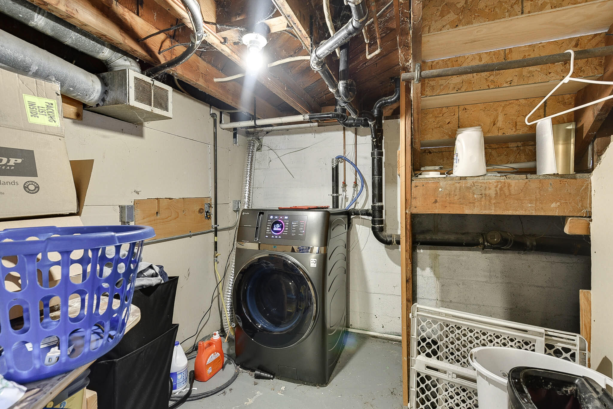 Council Bluffs, Iowa 51501, United States, 2 Bedrooms Bedrooms, ,1 BathroomBathrooms,Residential,Pending,90678