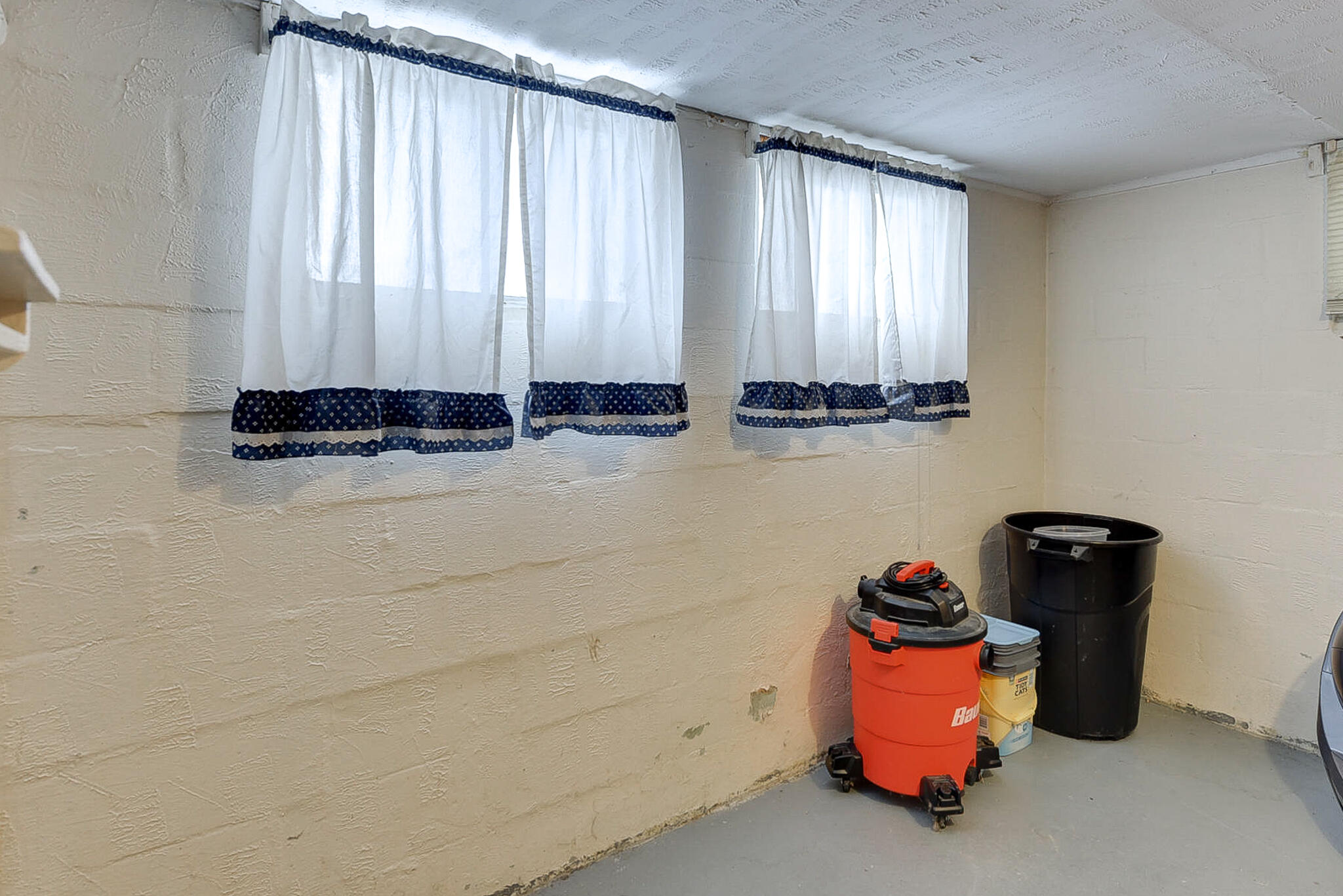 Council Bluffs, Iowa 51501, United States, 2 Bedrooms Bedrooms, ,1 BathroomBathrooms,Residential,Pending,90678