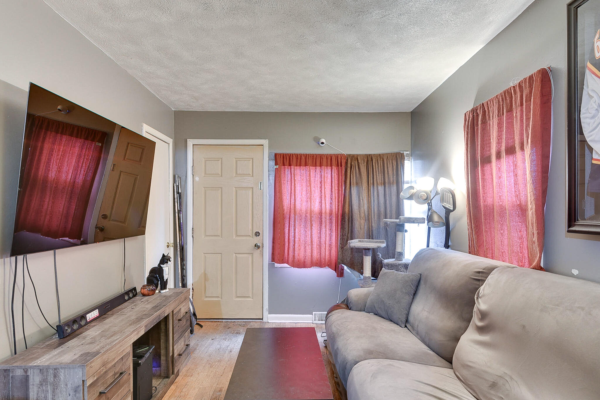 Council Bluffs, Iowa 51501, United States, 2 Bedrooms Bedrooms, ,1 BathroomBathrooms,Residential,Pending,90678