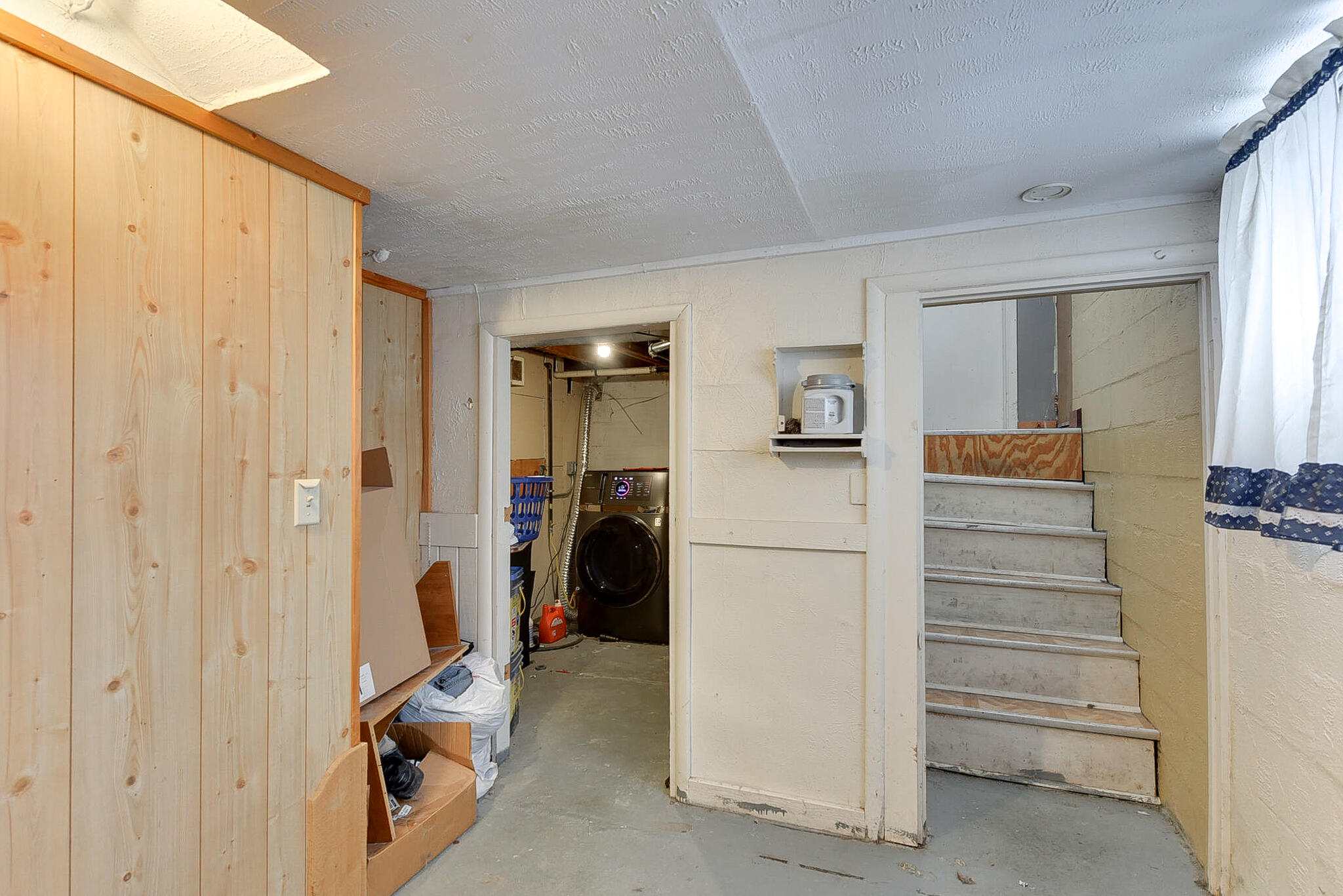 Council Bluffs, Iowa 51501, United States, 2 Bedrooms Bedrooms, ,1 BathroomBathrooms,Residential,Pending,90678