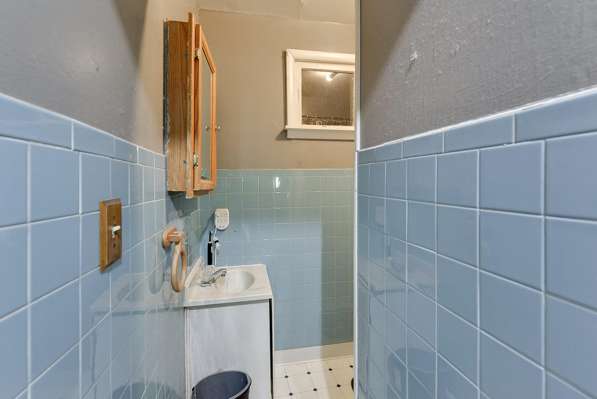 Council Bluffs, Iowa 51501, United States, 2 Bedrooms Bedrooms, ,1 BathroomBathrooms,Residential,Pending,90678