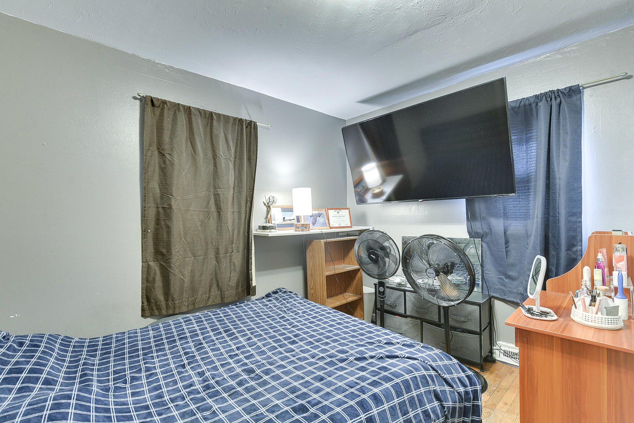 Council Bluffs, Iowa 51501, United States, 2 Bedrooms Bedrooms, ,1 BathroomBathrooms,Residential,Pending,90678