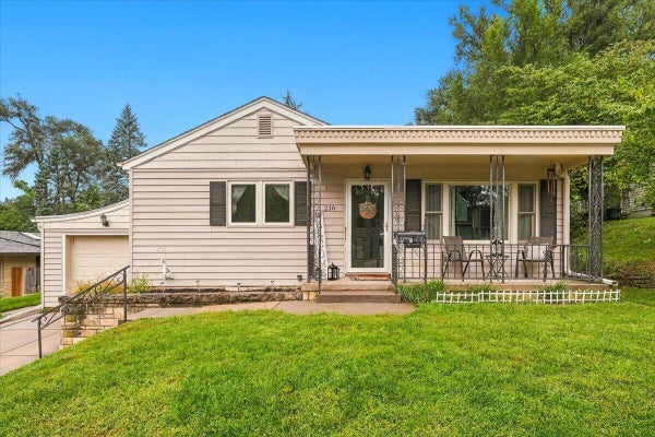 216 ELMWOOD DR, COUNCIL BLUFFS, IA 51503 - Image 2e7284dd502263ef4bbb8b5cb82a8083/2139079184