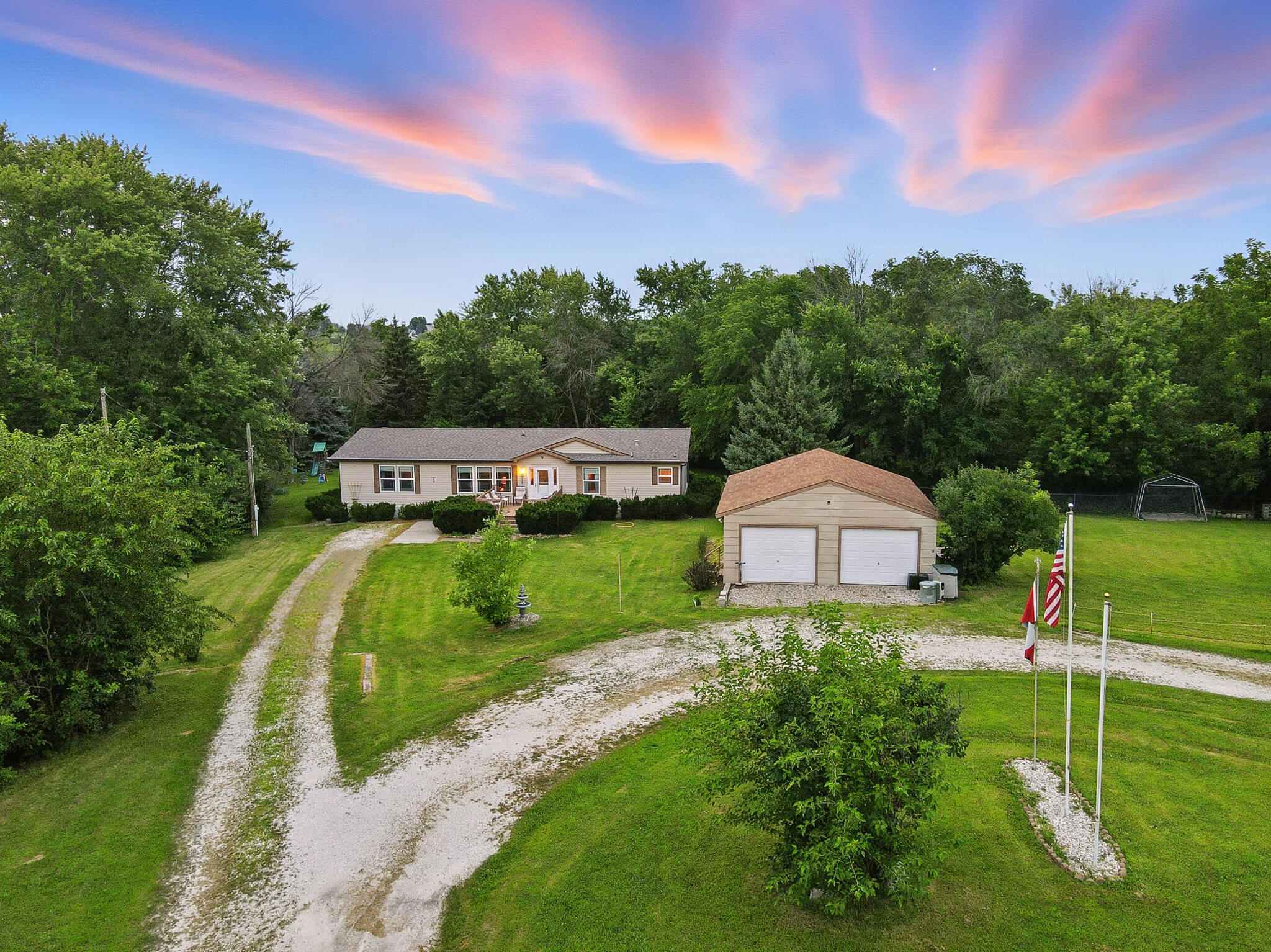 Missouri Valley, Iowa 51555, United States, 3 Bedrooms Bedrooms, ,3 BathroomsBathrooms,Residential,Active,173609