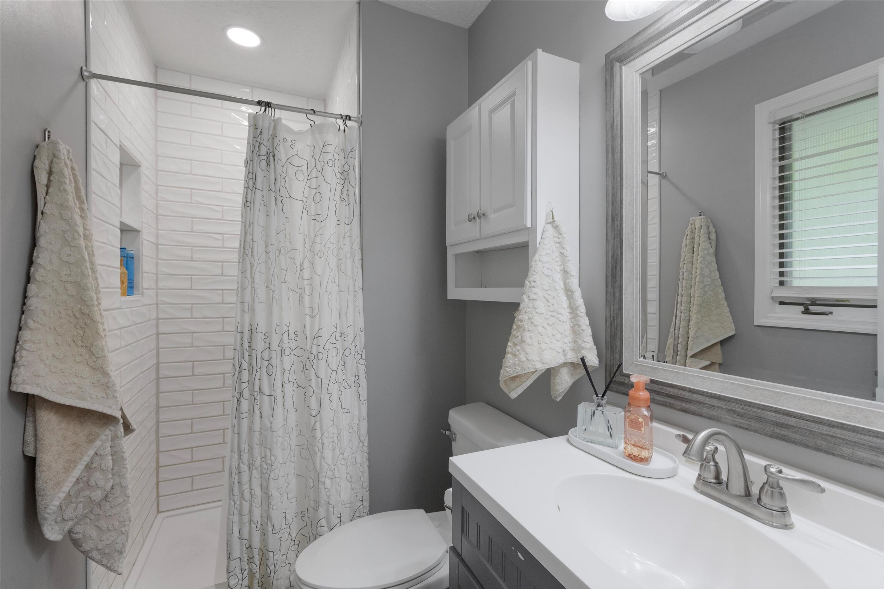 Council Bluffs, Iowa 51503, United States, 3 Bedrooms Bedrooms, ,3 BathroomsBathrooms,Residential,Contingent,138999