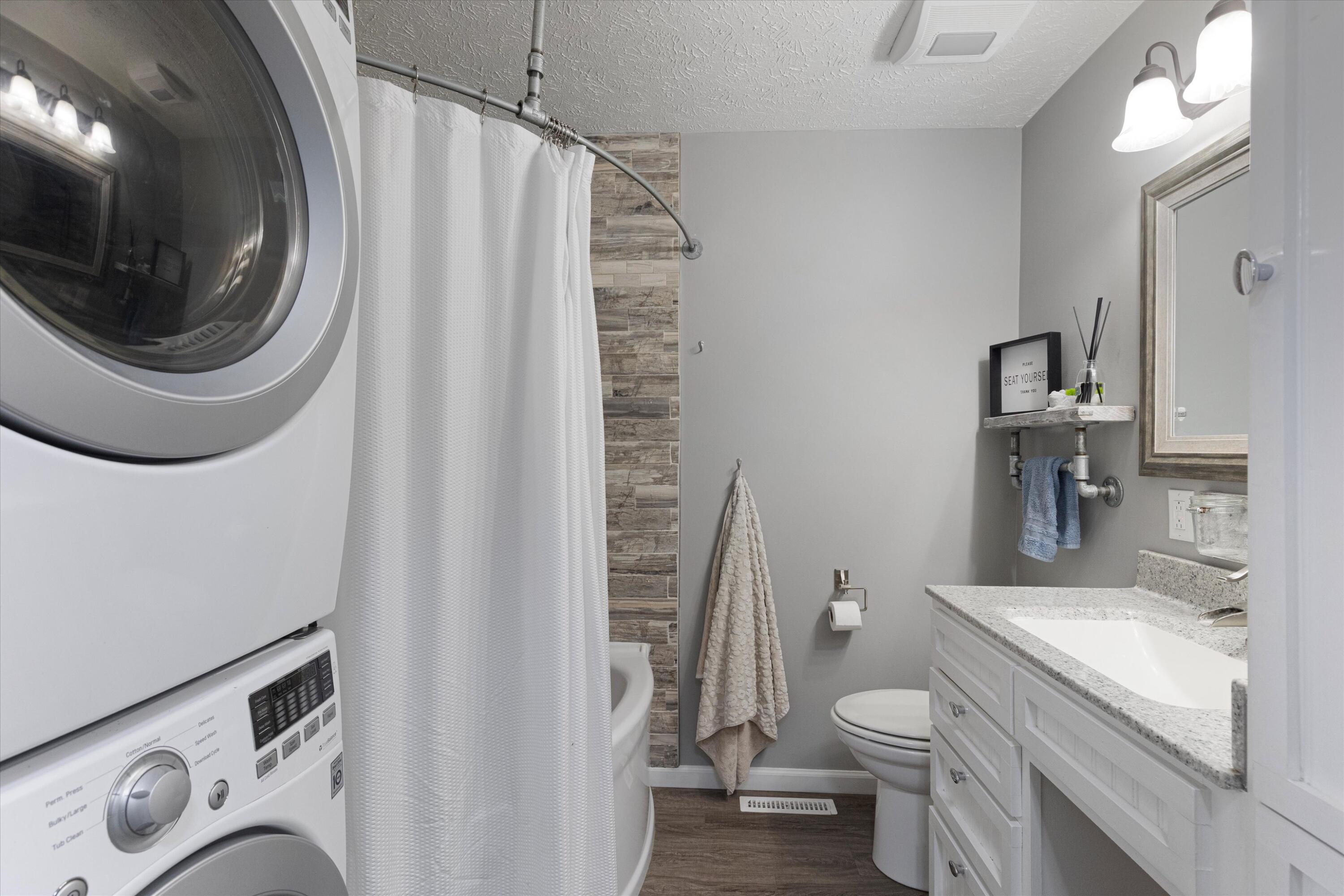 Council Bluffs, Iowa 51503, United States, 3 Bedrooms Bedrooms, ,3 BathroomsBathrooms,Residential,Contingent,138999