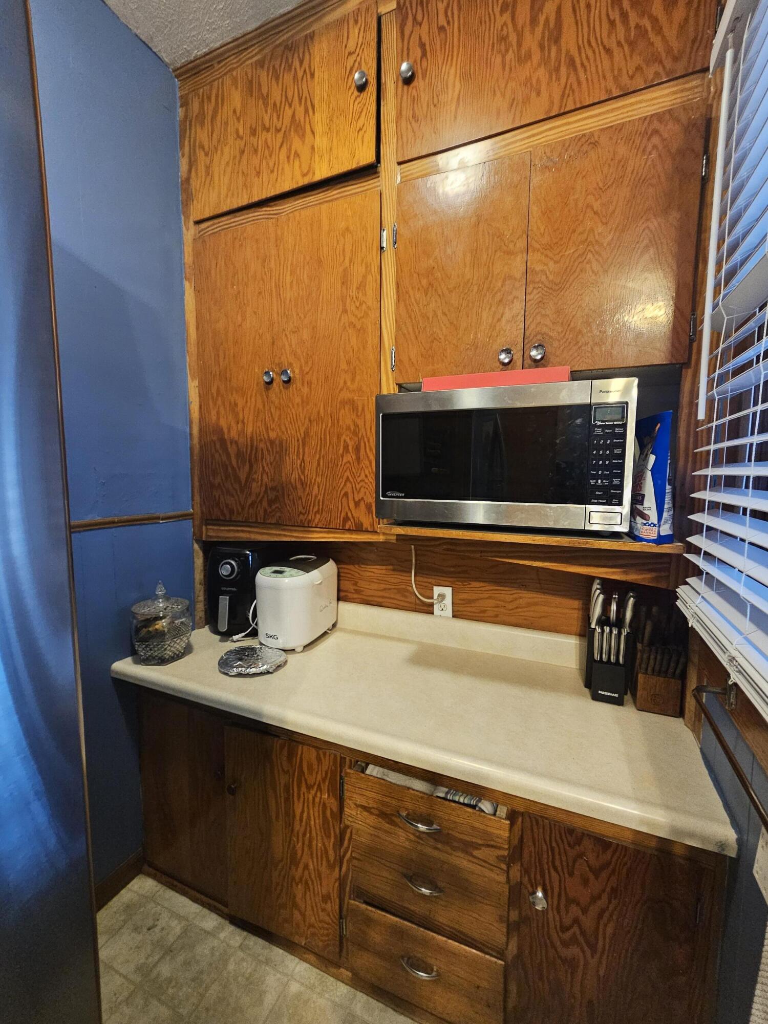 Council Bluffs, Iowa 51501, United States, 4 Bedrooms Bedrooms, ,1 BathroomBathrooms,Residential,Pending,23709