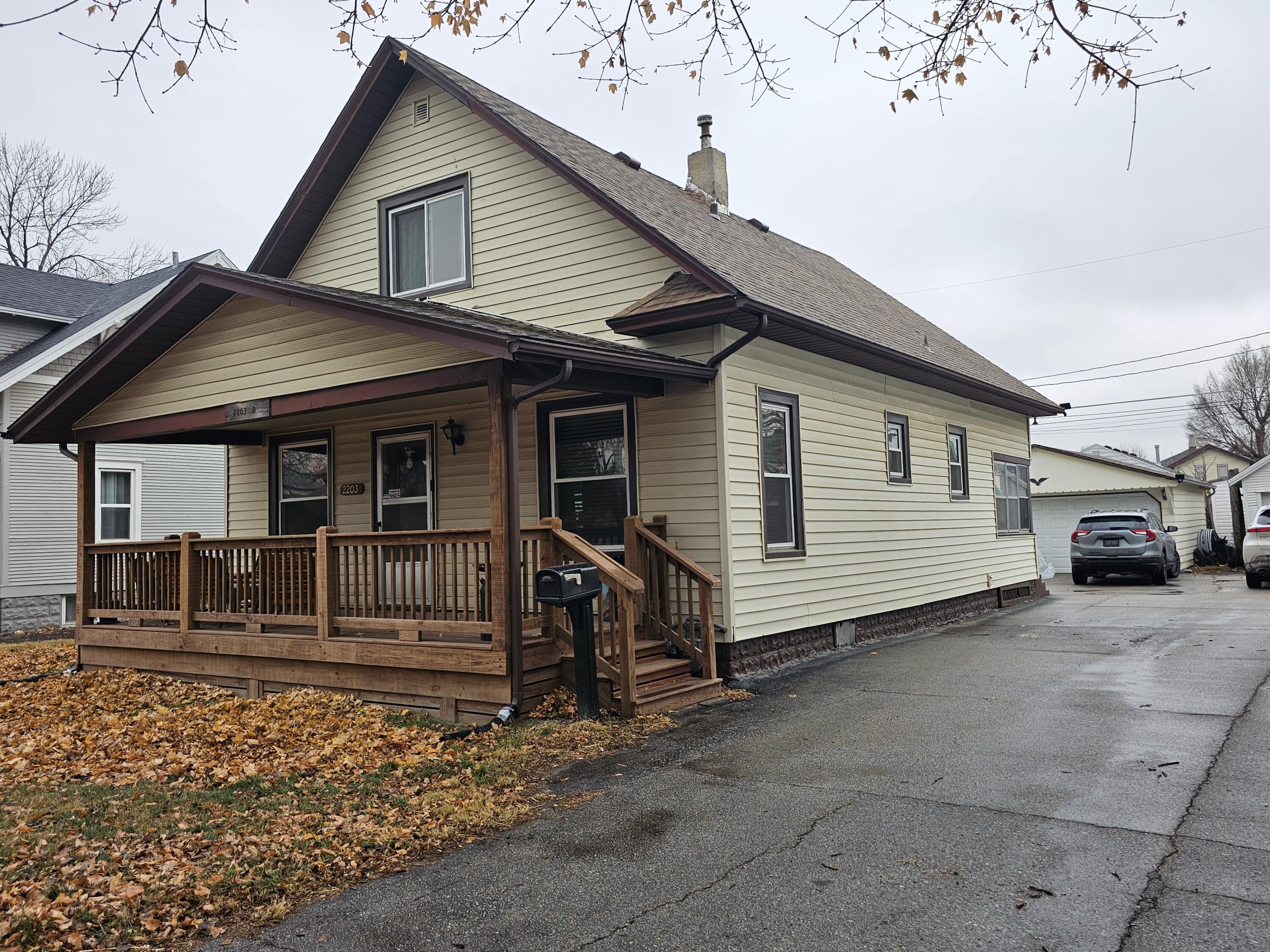 Council Bluffs, Iowa 51501, United States, 4 Bedrooms Bedrooms, ,1 BathroomBathrooms,Residential,Pending,23709