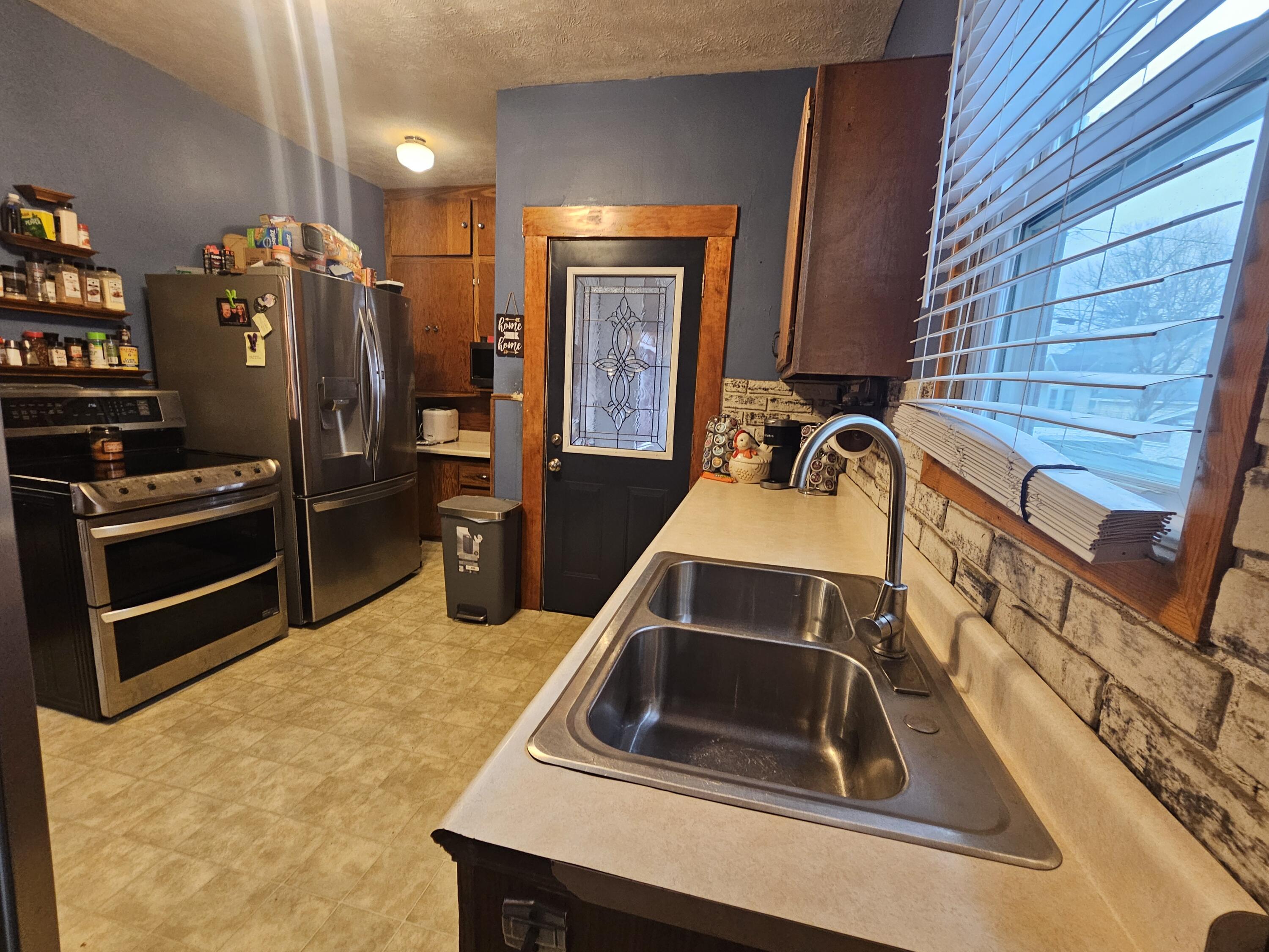 Council Bluffs, Iowa 51501, United States, 4 Bedrooms Bedrooms, ,1 BathroomBathrooms,Residential,Pending,23709