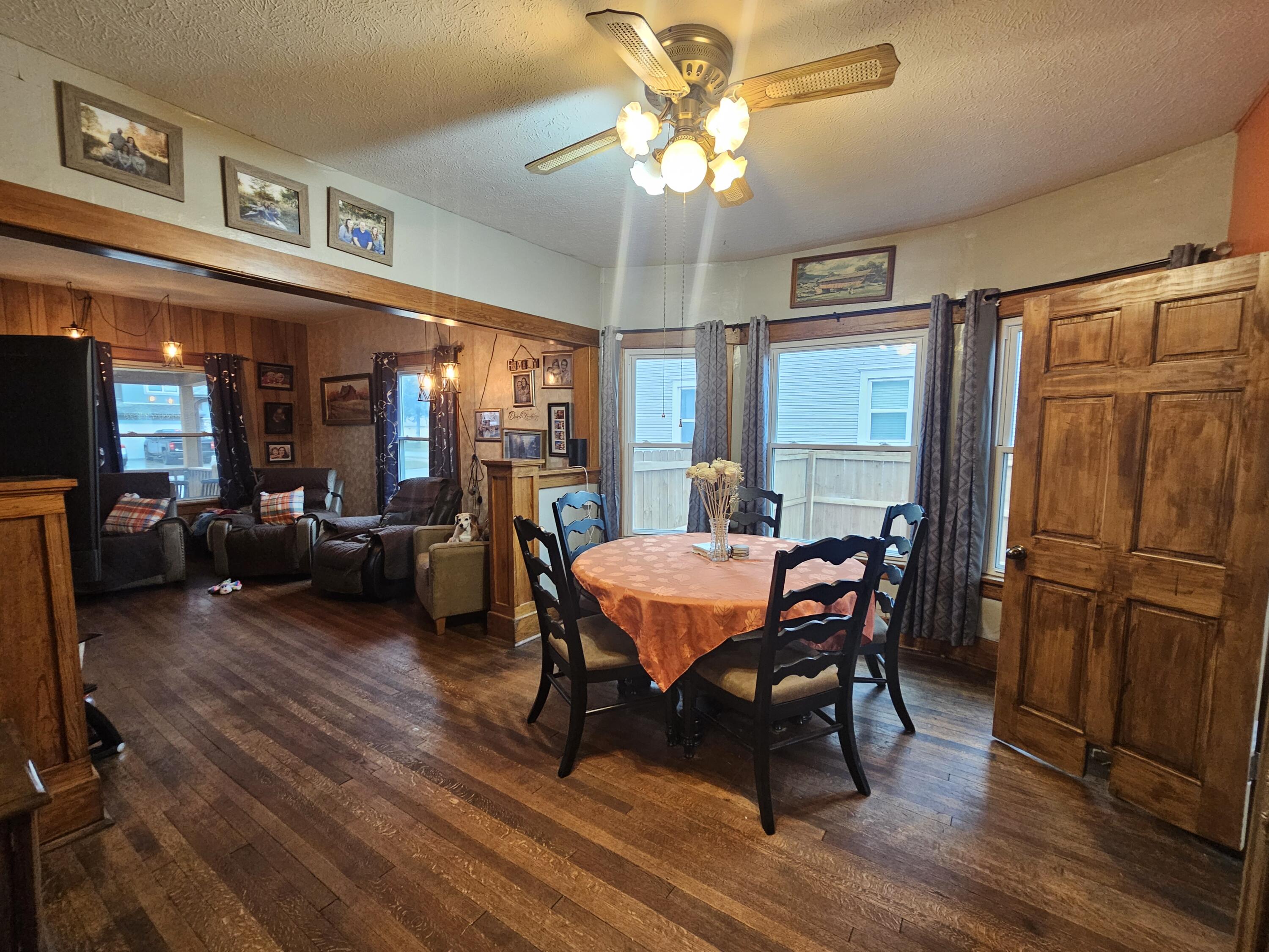 Council Bluffs, Iowa 51501, United States, 4 Bedrooms Bedrooms, ,1 BathroomBathrooms,Residential,Pending,23709