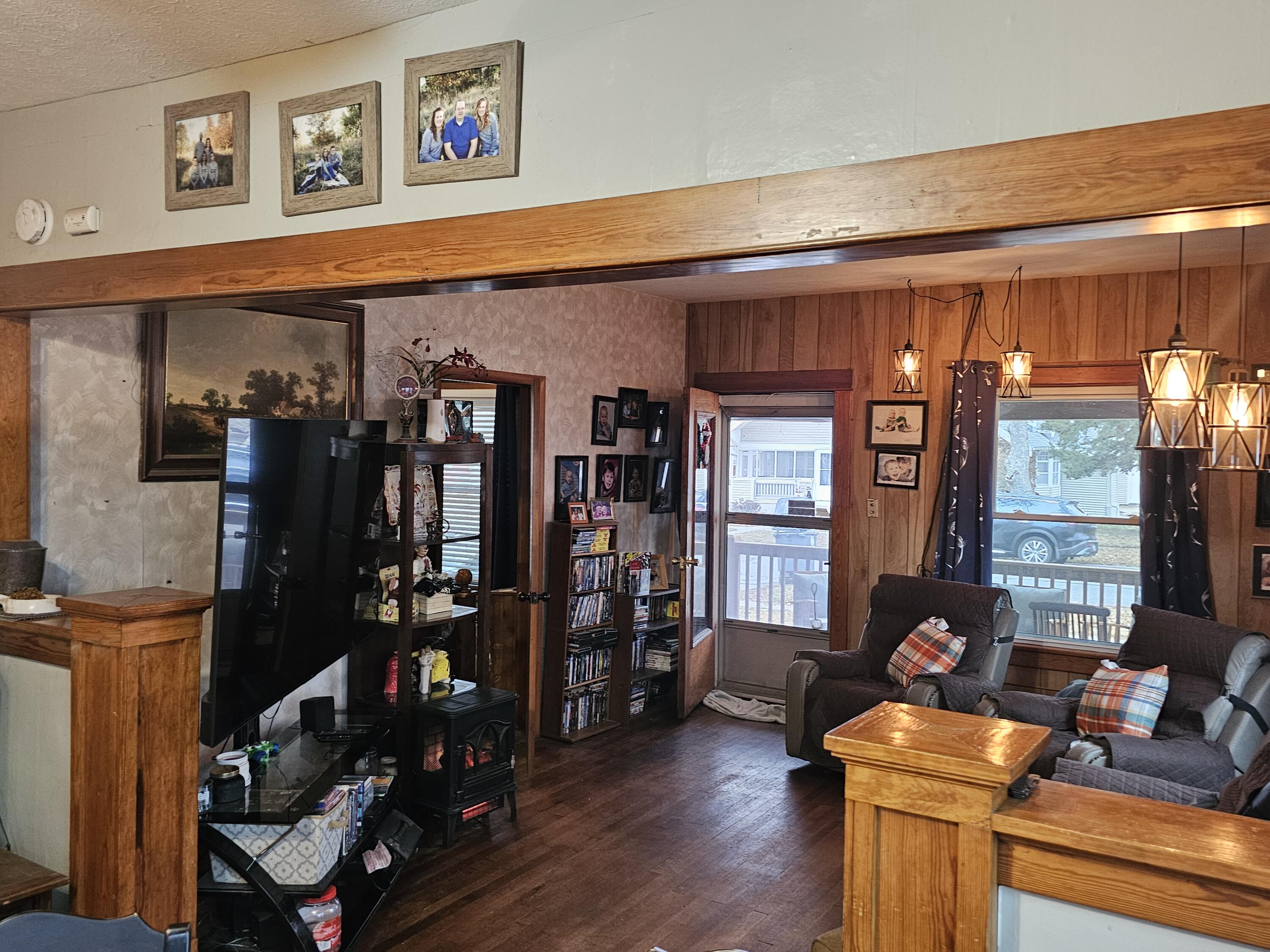 Council Bluffs, Iowa 51501, United States, 4 Bedrooms Bedrooms, ,1 BathroomBathrooms,Residential,Pending,23709