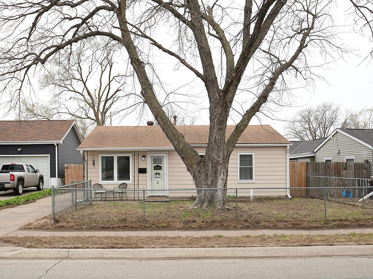 Carter Lake, Iowa 51501, United States, 3 Bedrooms Bedrooms, ,2 BathroomsBathrooms,Residential,Pending,103350