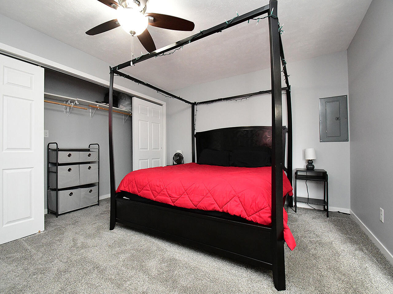 Carter Lake, Iowa 51501, United States, 3 Bedrooms Bedrooms, ,2 BathroomsBathrooms,Residential,Pending,103350