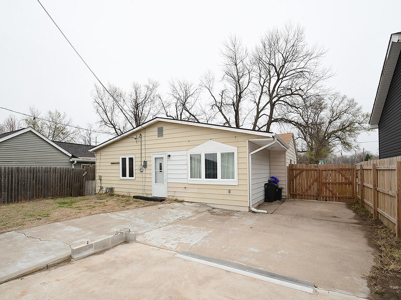 Carter Lake, Iowa 51501, United States, 3 Bedrooms Bedrooms, ,2 BathroomsBathrooms,Residential,Pending,103350