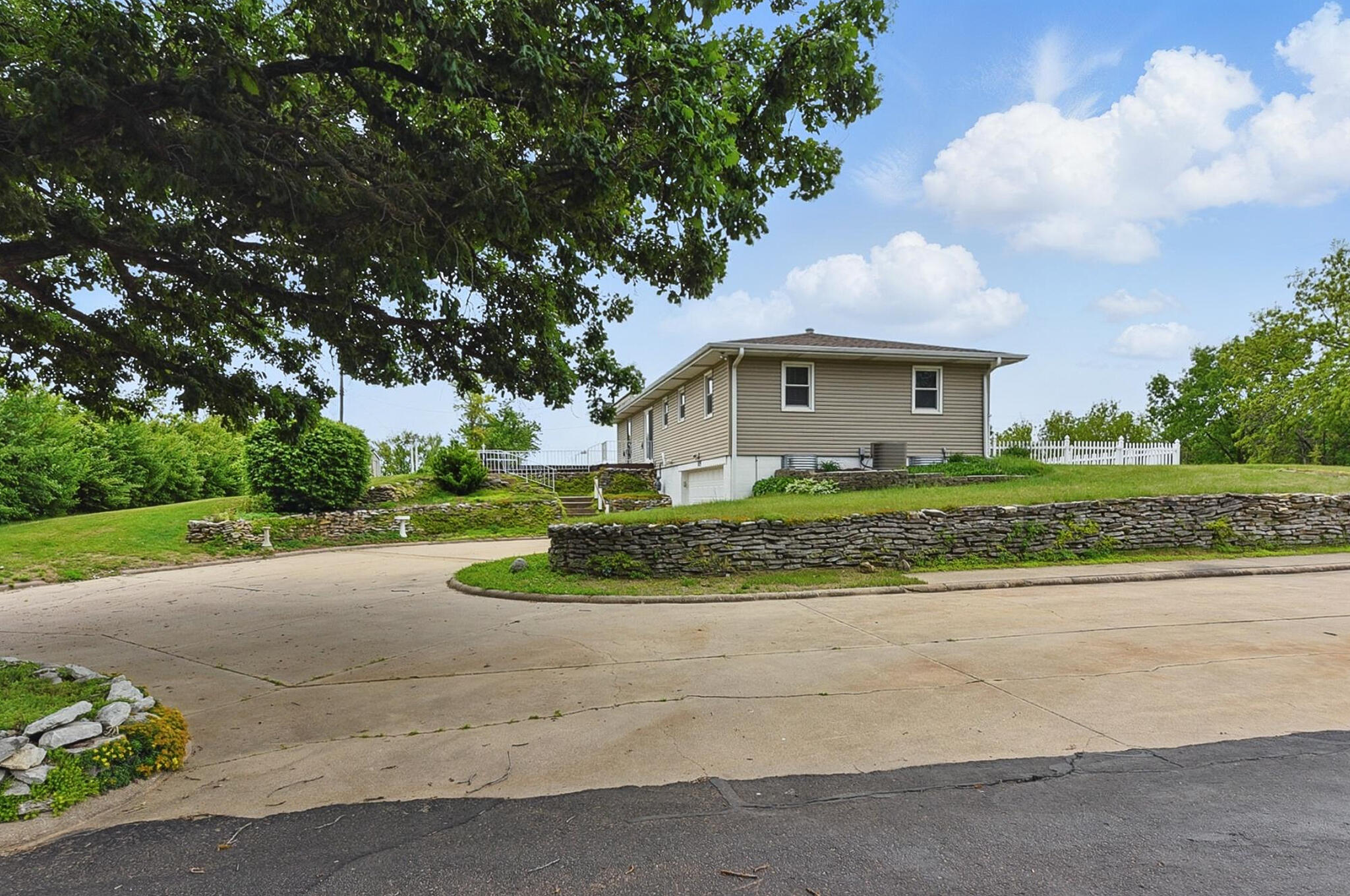 Council Bluffs, Iowa 51503, United States, 3 Bedrooms Bedrooms, ,2 BathroomsBathrooms,Residential,Pending,138487