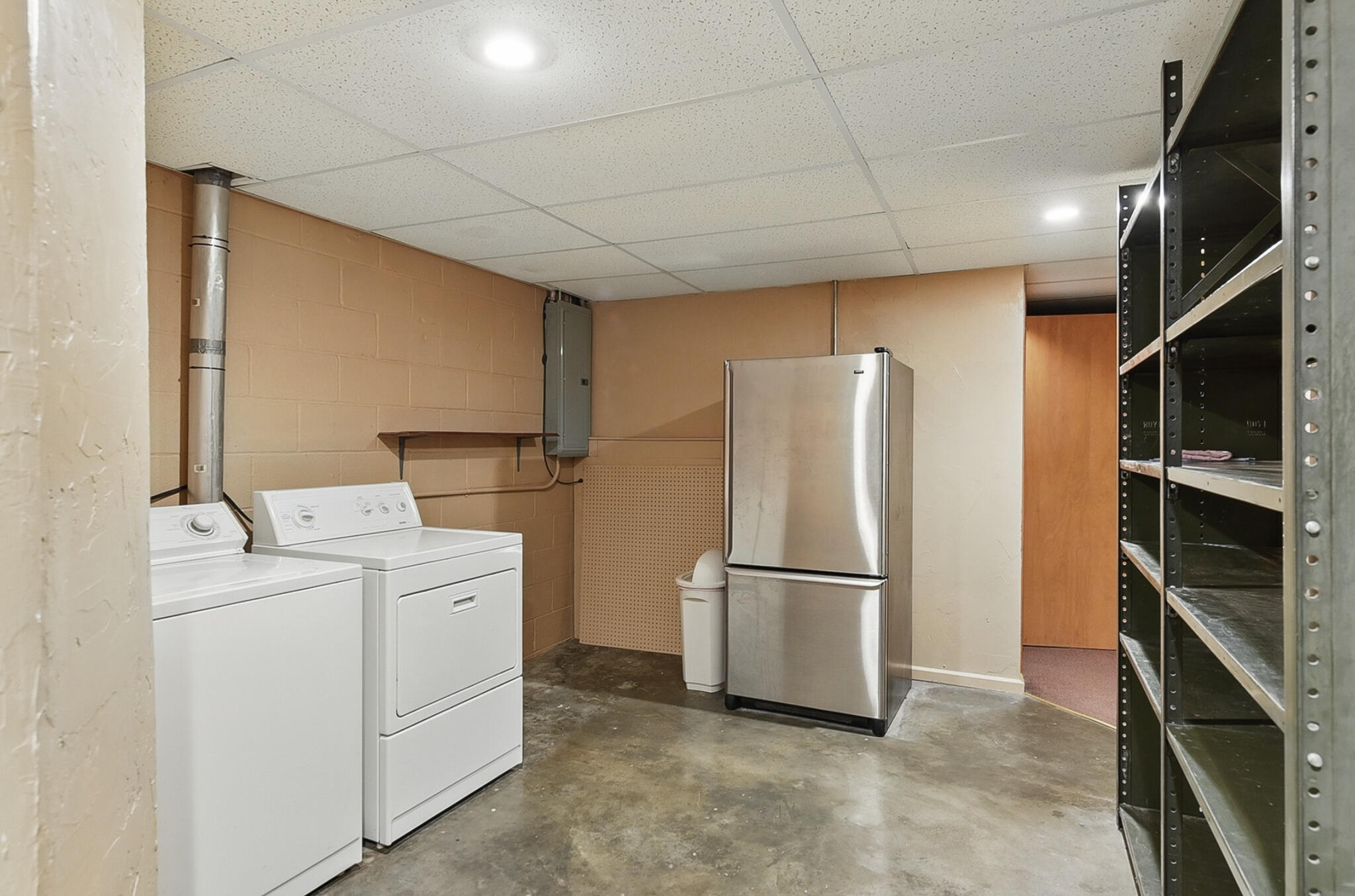 Council Bluffs, Iowa 51503, United States, 3 Bedrooms Bedrooms, ,2 BathroomsBathrooms,Residential,Pending,138487