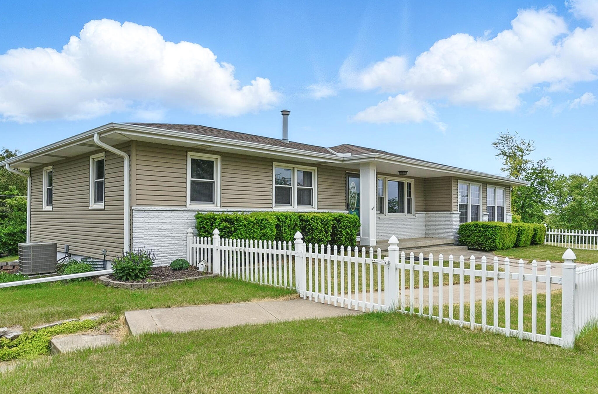 Council Bluffs, Iowa 51503, United States, 3 Bedrooms Bedrooms, ,2 BathroomsBathrooms,Residential,Pending,138487