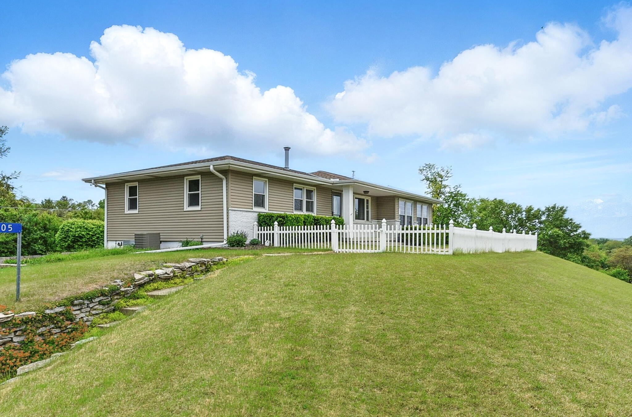 Council Bluffs, Iowa 51503, United States, 3 Bedrooms Bedrooms, ,2 BathroomsBathrooms,Residential,Pending,138487