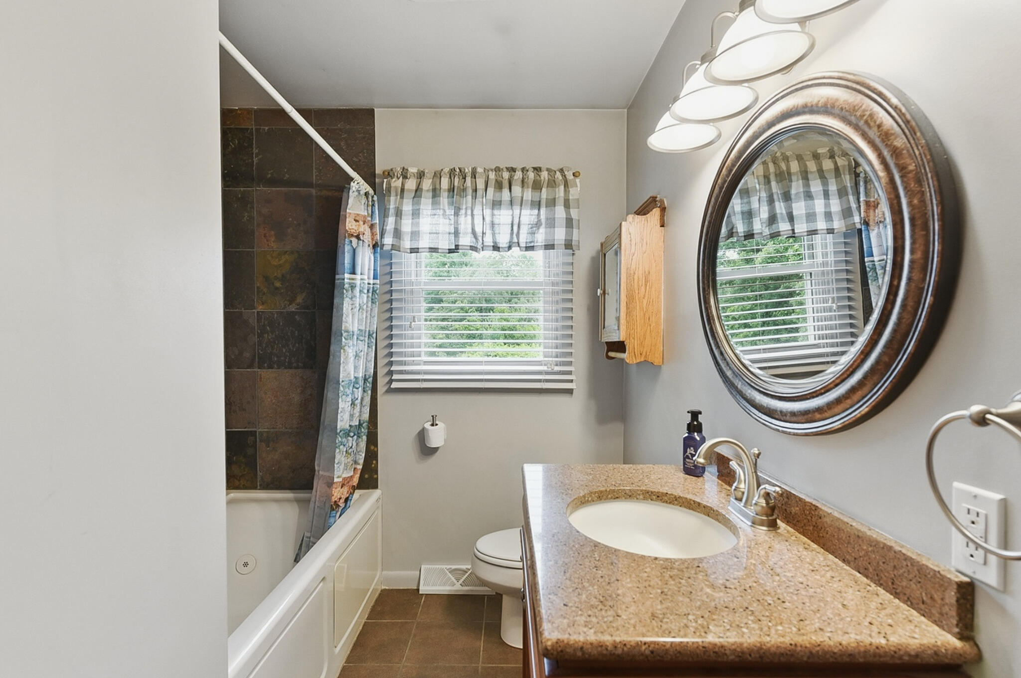 Council Bluffs, Iowa 51503, United States, 3 Bedrooms Bedrooms, ,2 BathroomsBathrooms,Residential,Pending,138487