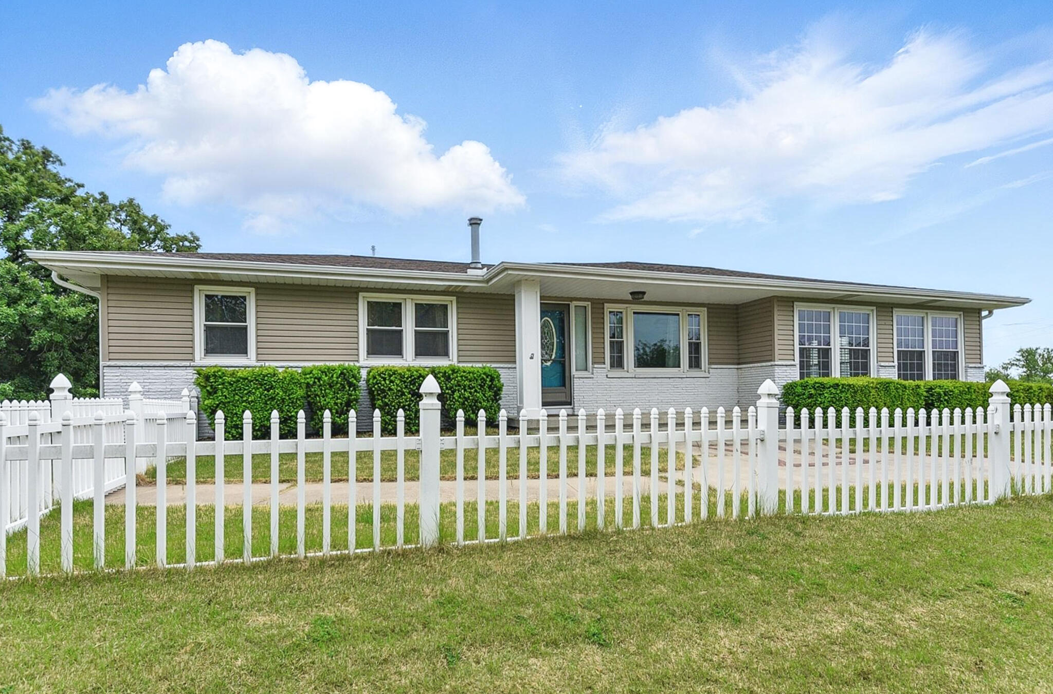 Council Bluffs, Iowa 51503, United States, 3 Bedrooms Bedrooms, ,2 BathroomsBathrooms,Residential,Pending,138487