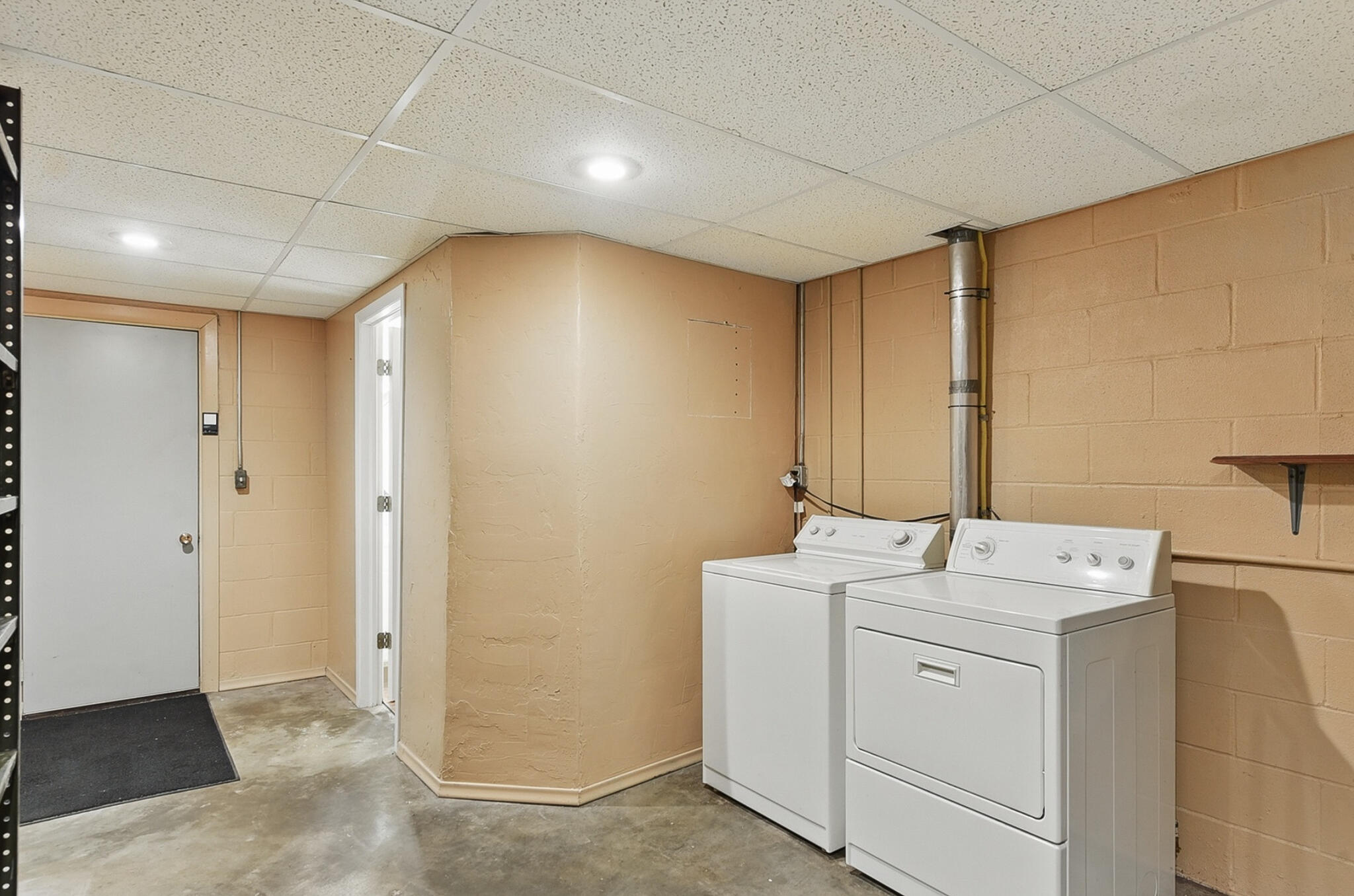 Council Bluffs, Iowa 51503, United States, 3 Bedrooms Bedrooms, ,2 BathroomsBathrooms,Residential,Pending,138487