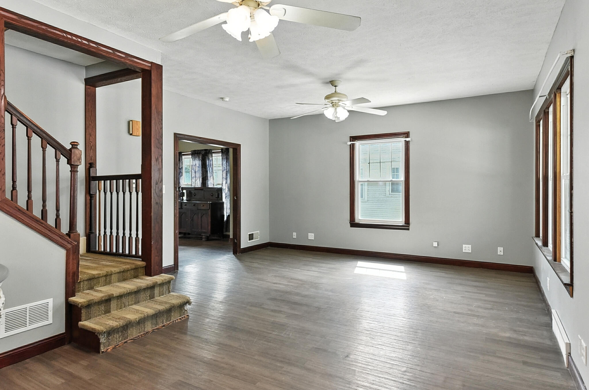 Council Bluffs, Iowa 51503, United States, 3 Bedrooms Bedrooms, ,2 BathroomsBathrooms,Residential,Contingent,196352