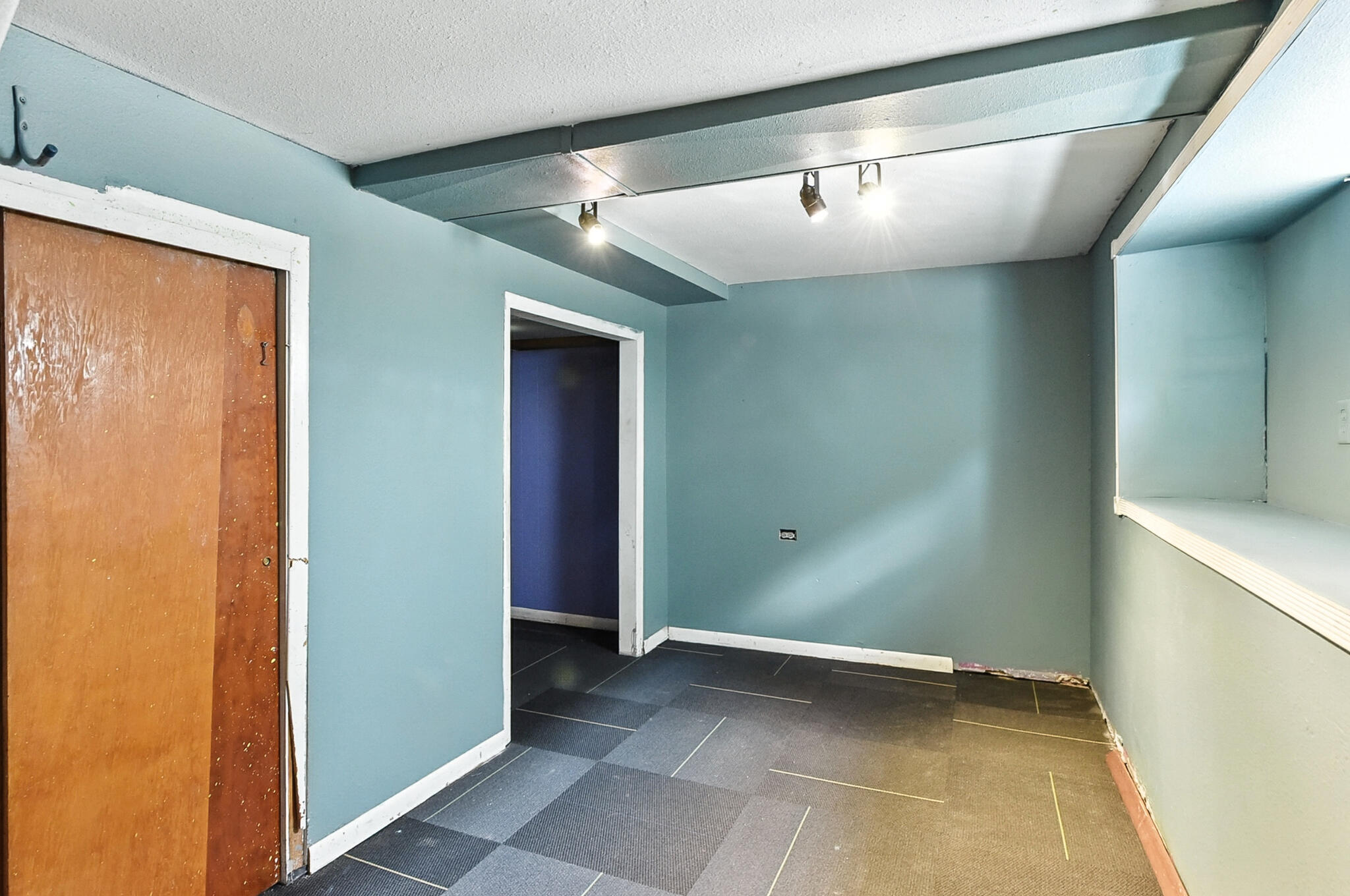 Council Bluffs, Iowa 51503, United States, 3 Bedrooms Bedrooms, ,2 BathroomsBathrooms,Residential,Contingent,196352