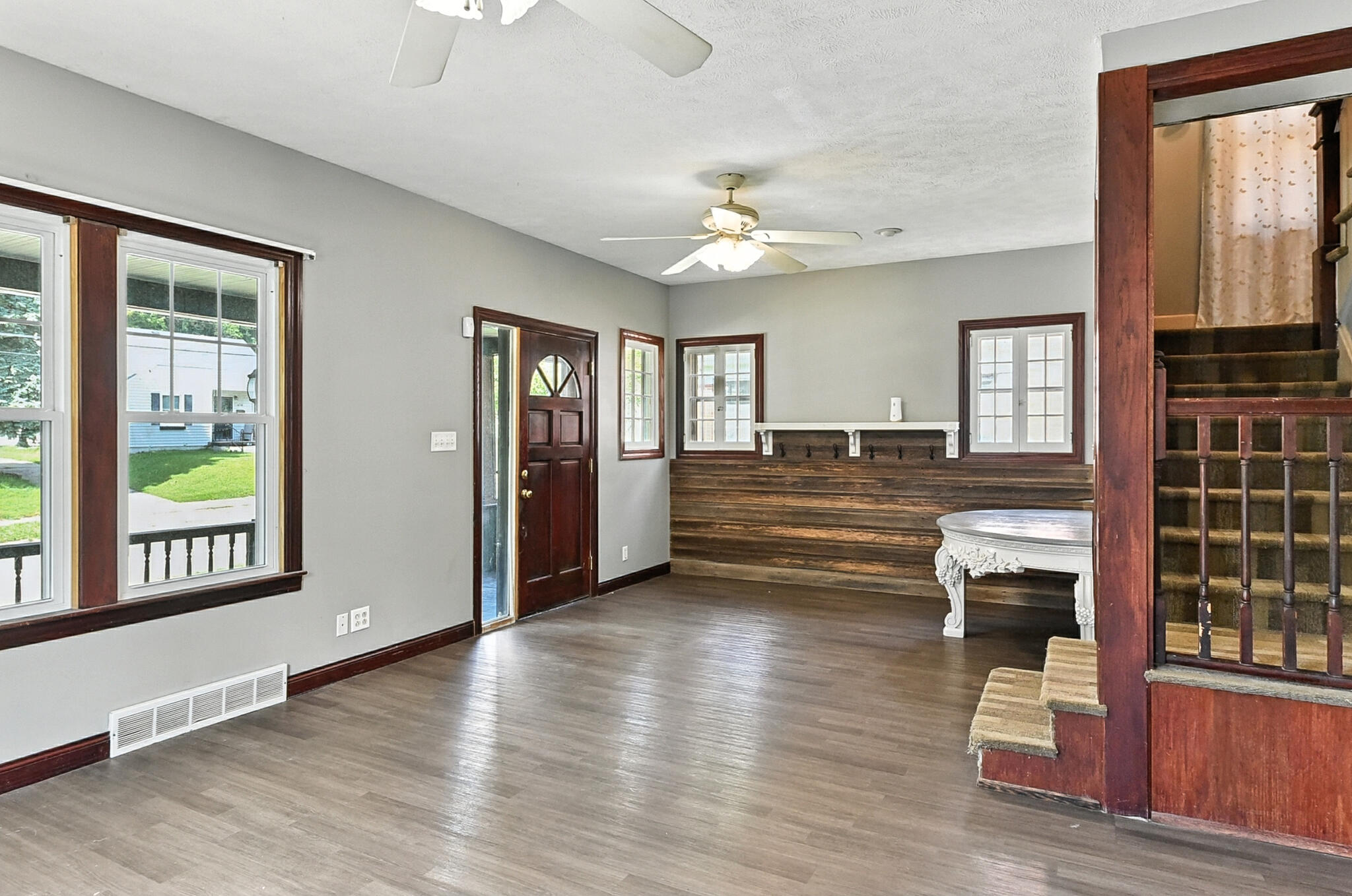 Council Bluffs, Iowa 51503, United States, 3 Bedrooms Bedrooms, ,2 BathroomsBathrooms,Residential,Contingent,196352