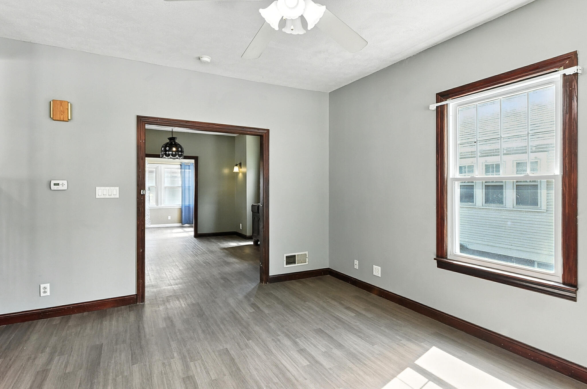 Council Bluffs, Iowa 51503, United States, 3 Bedrooms Bedrooms, ,2 BathroomsBathrooms,Residential,Contingent,196352