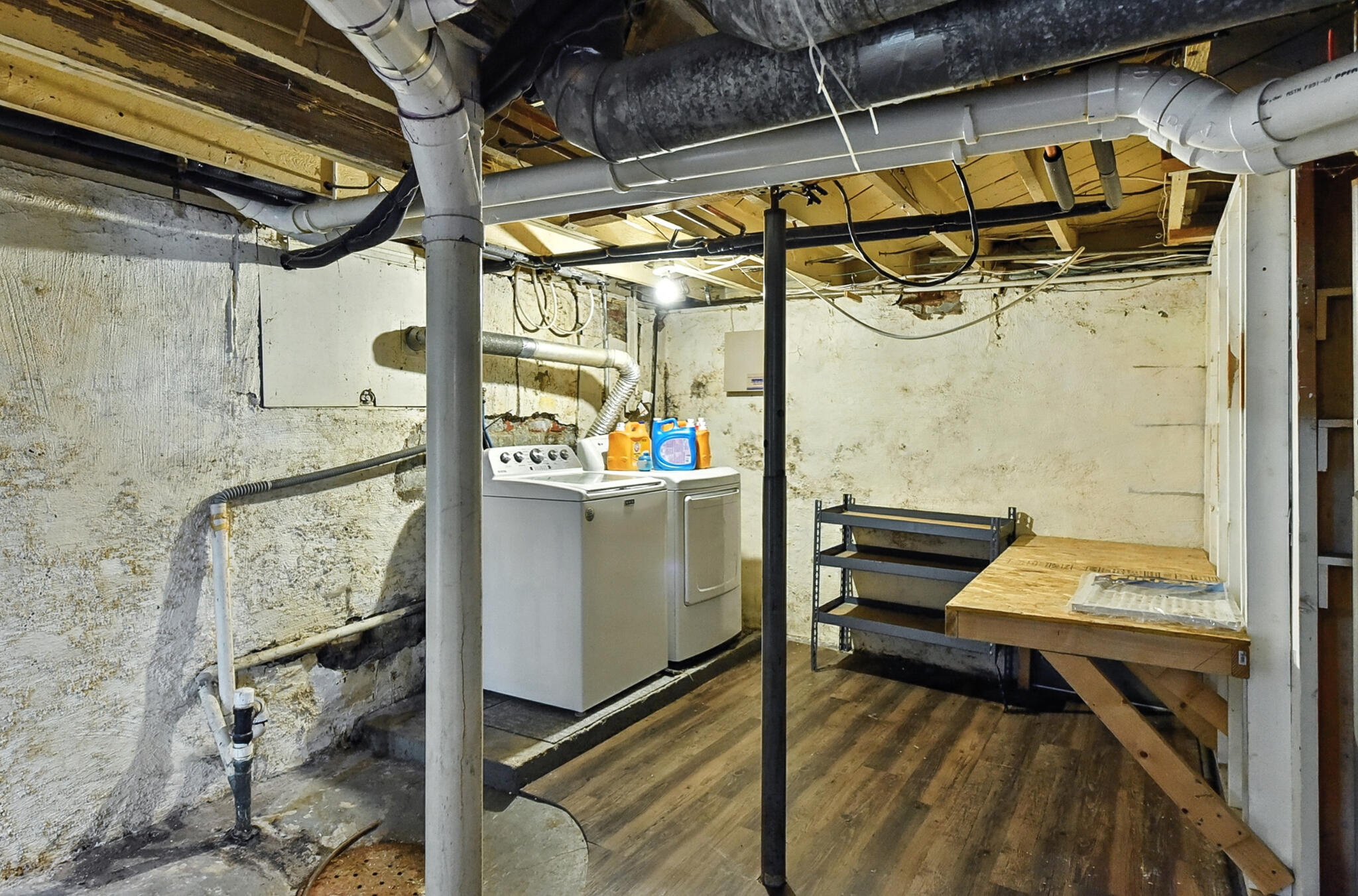 Council Bluffs, Iowa 51503, United States, 3 Bedrooms Bedrooms, ,2 BathroomsBathrooms,Residential,Contingent,196352