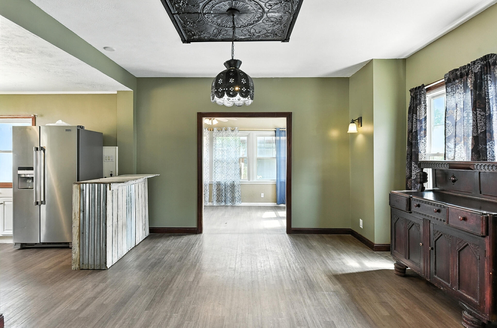 Council Bluffs, Iowa 51503, United States, 3 Bedrooms Bedrooms, ,2 BathroomsBathrooms,Residential,Contingent,196352