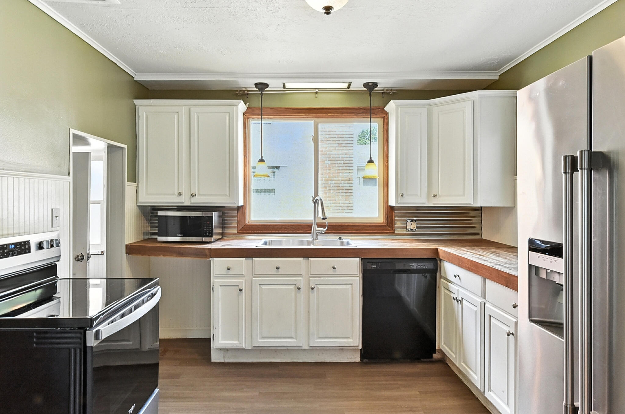 Council Bluffs, Iowa 51503, United States, 3 Bedrooms Bedrooms, ,2 BathroomsBathrooms,Residential,Contingent,196352