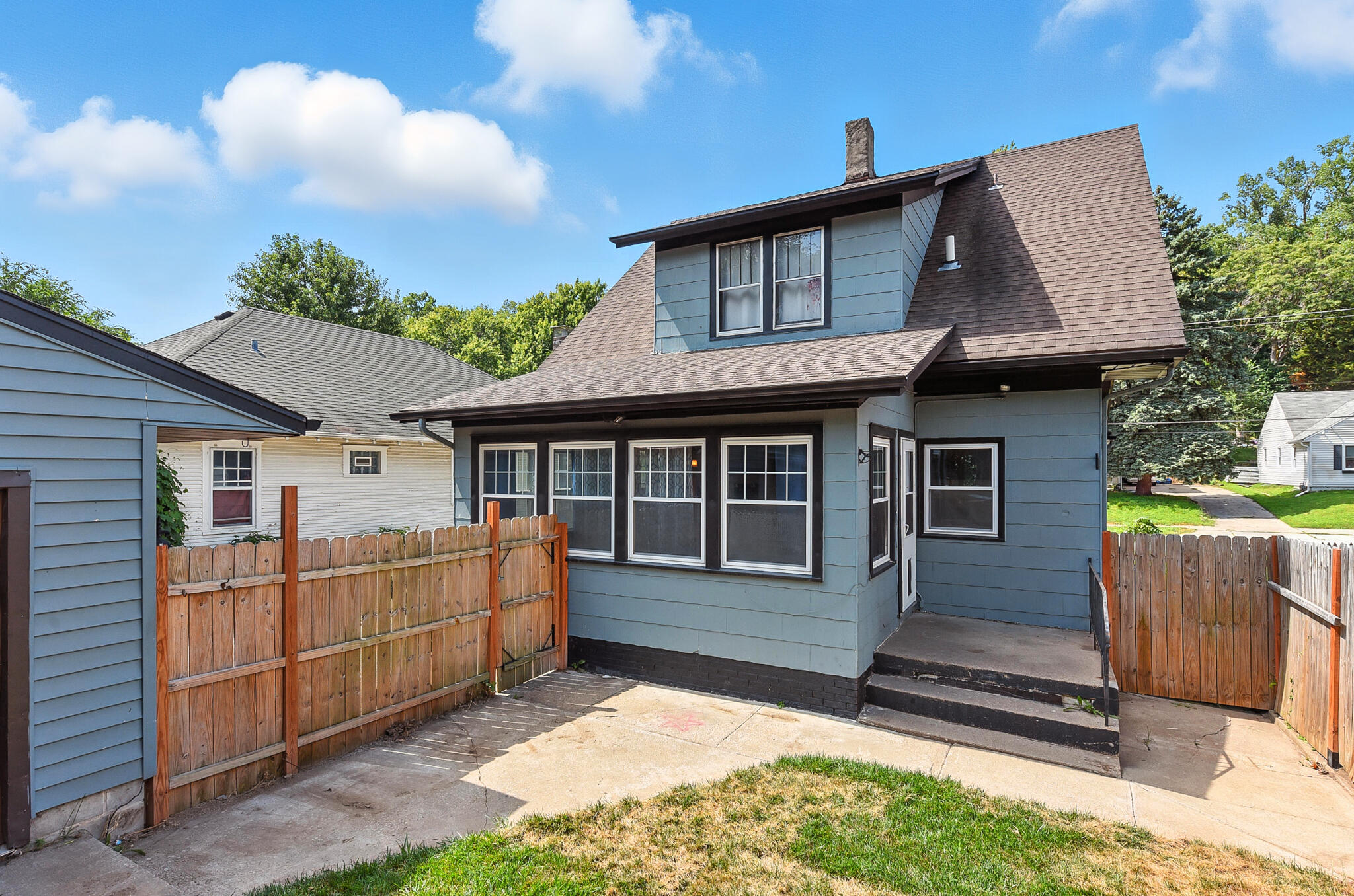 Council Bluffs, Iowa 51503, United States, 3 Bedrooms Bedrooms, ,2 BathroomsBathrooms,Residential,Contingent,196352