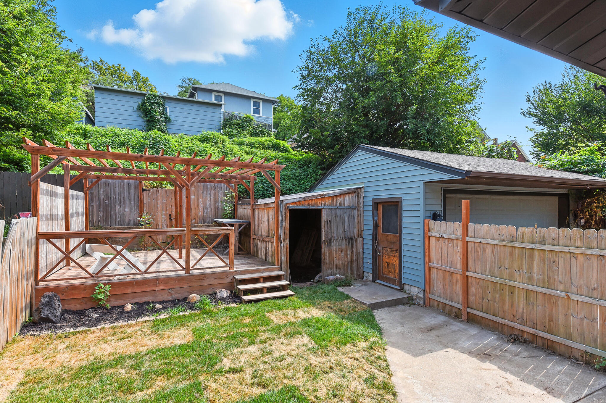 Council Bluffs, Iowa 51503, United States, 3 Bedrooms Bedrooms, ,2 BathroomsBathrooms,Residential,Contingent,196352