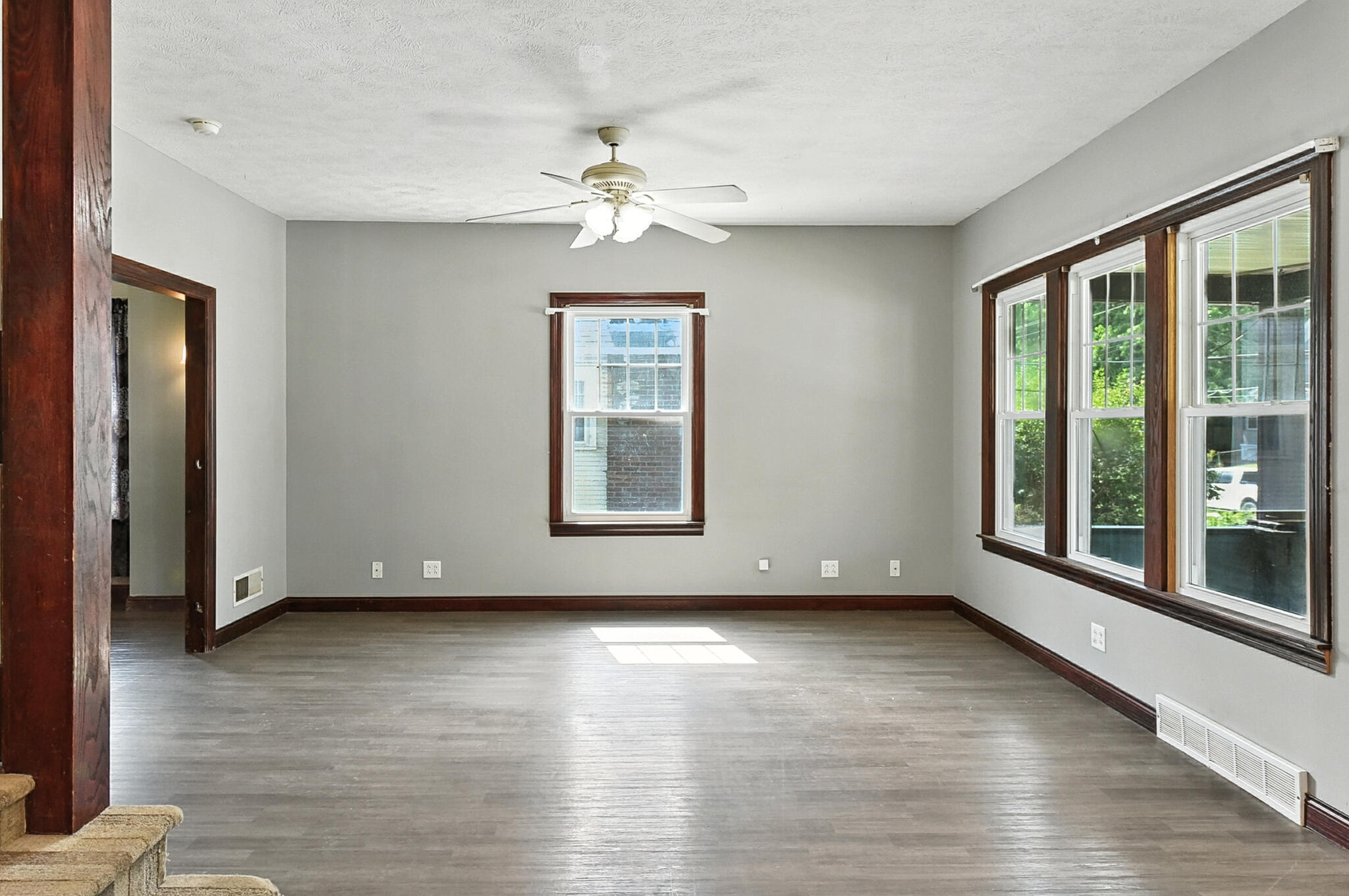 Council Bluffs, Iowa 51503, United States, 3 Bedrooms Bedrooms, ,2 BathroomsBathrooms,Residential,Contingent,196352