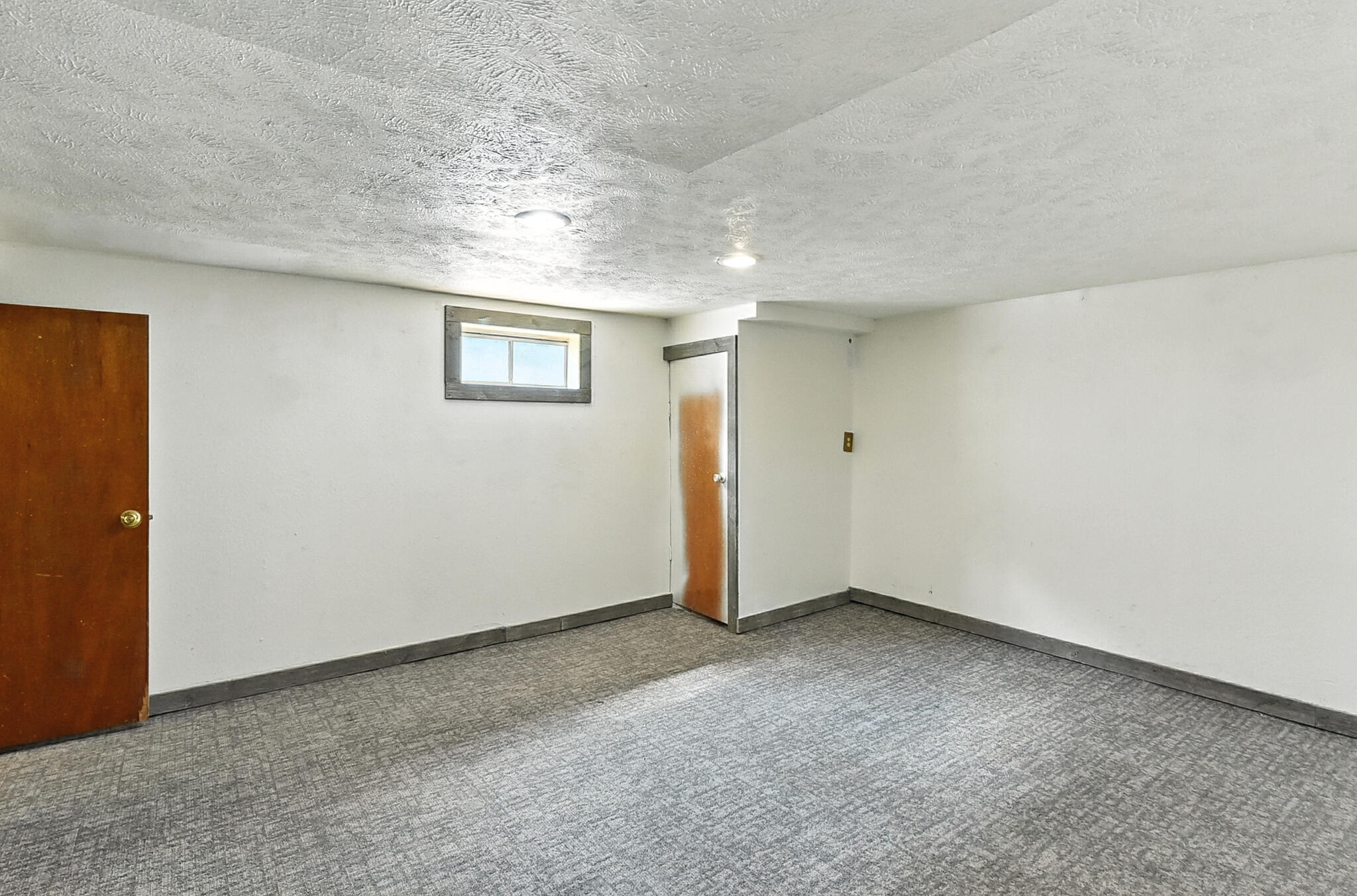 Council Bluffs, Iowa 51503, United States, 3 Bedrooms Bedrooms, ,2 BathroomsBathrooms,Residential,Contingent,196352