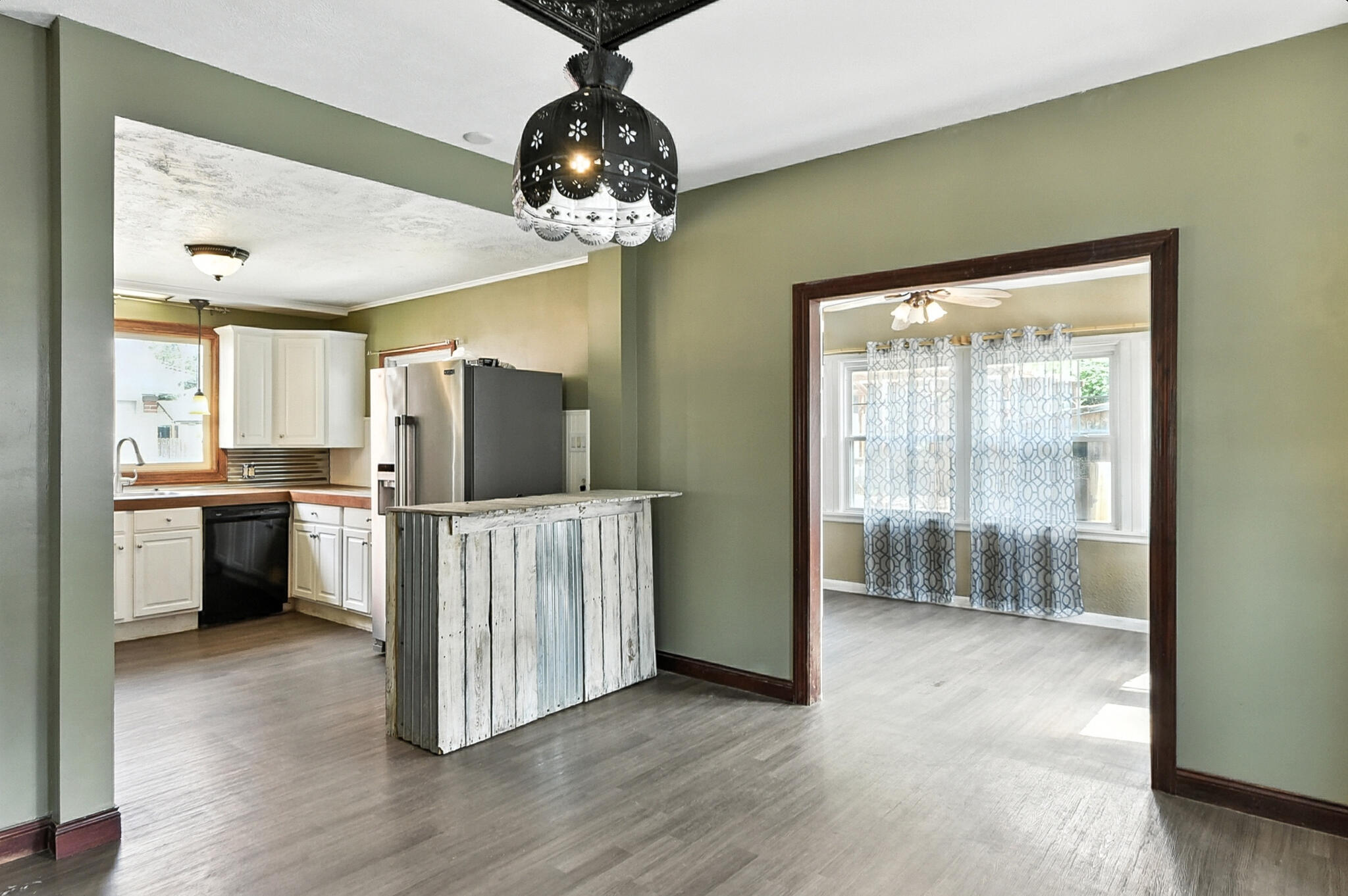 Council Bluffs, Iowa 51503, United States, 3 Bedrooms Bedrooms, ,2 BathroomsBathrooms,Residential,Contingent,196352